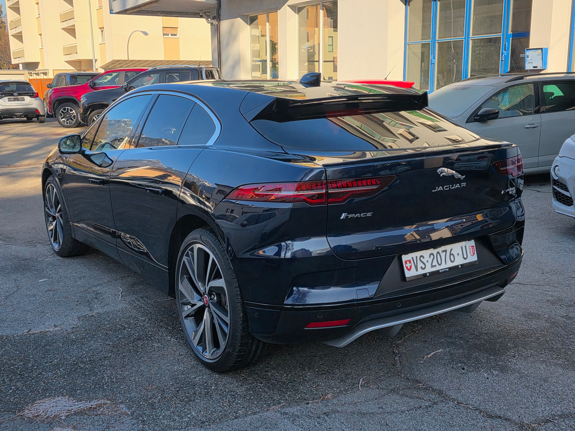 JAGUAR I-Pace EV400 HSE AWD-image-1