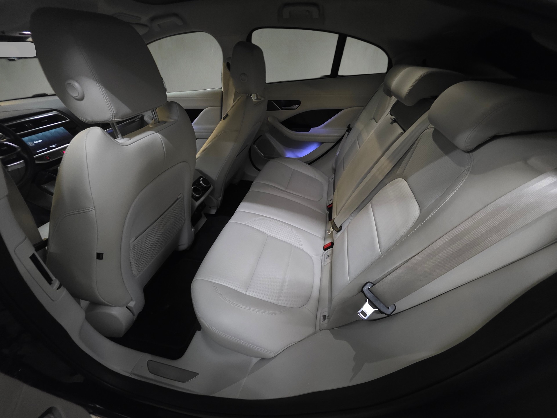 JAGUAR I-Pace EV400 HSE AWD-image-6