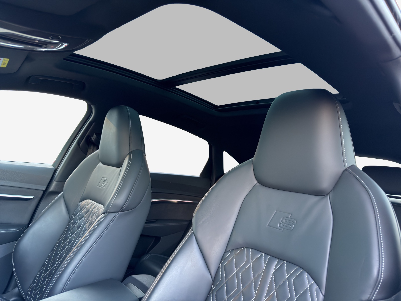 AUDI e-tron S Sportback quattro-image-15