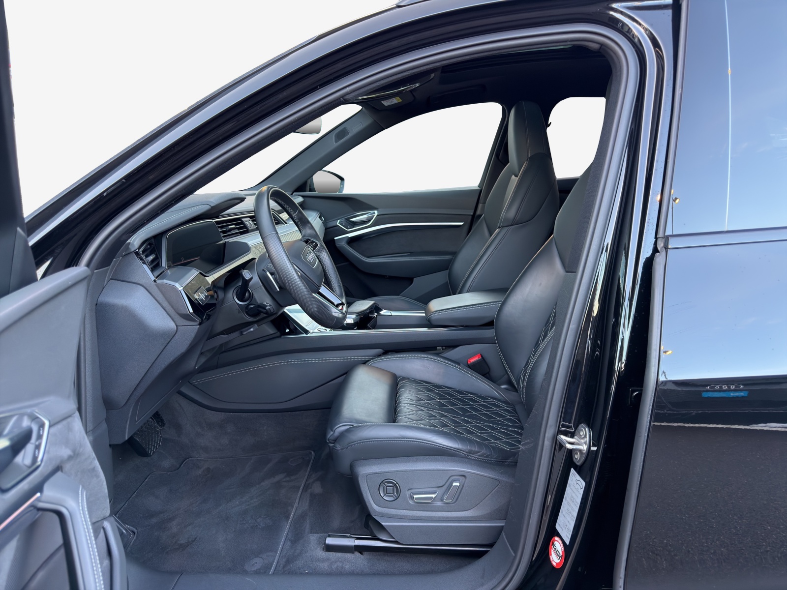 AUDI e-tron S Sportback quattro-image-8