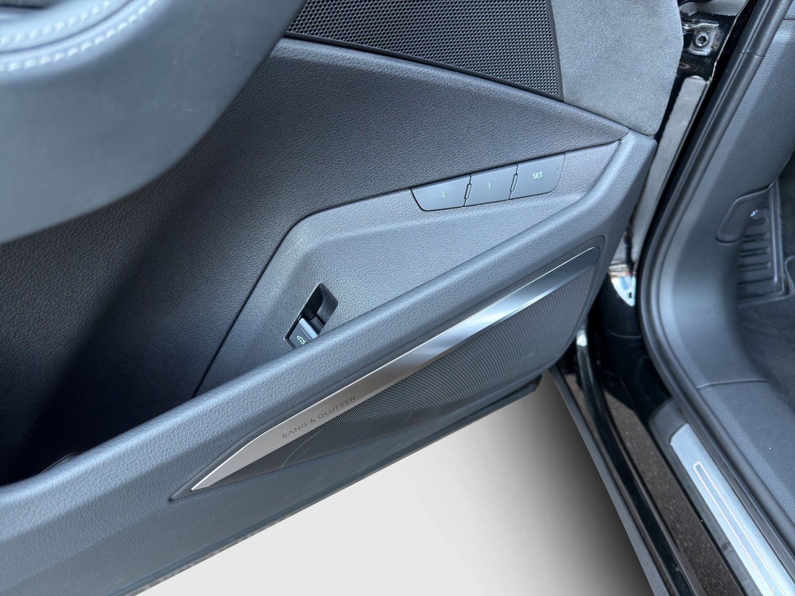 AUDI e-tron S Sportback quattro-image-14