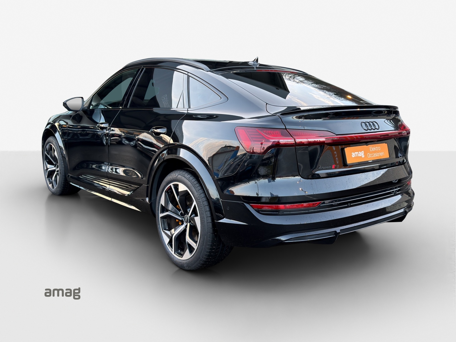 AUDI e-tron S Sportback quattro-image-3