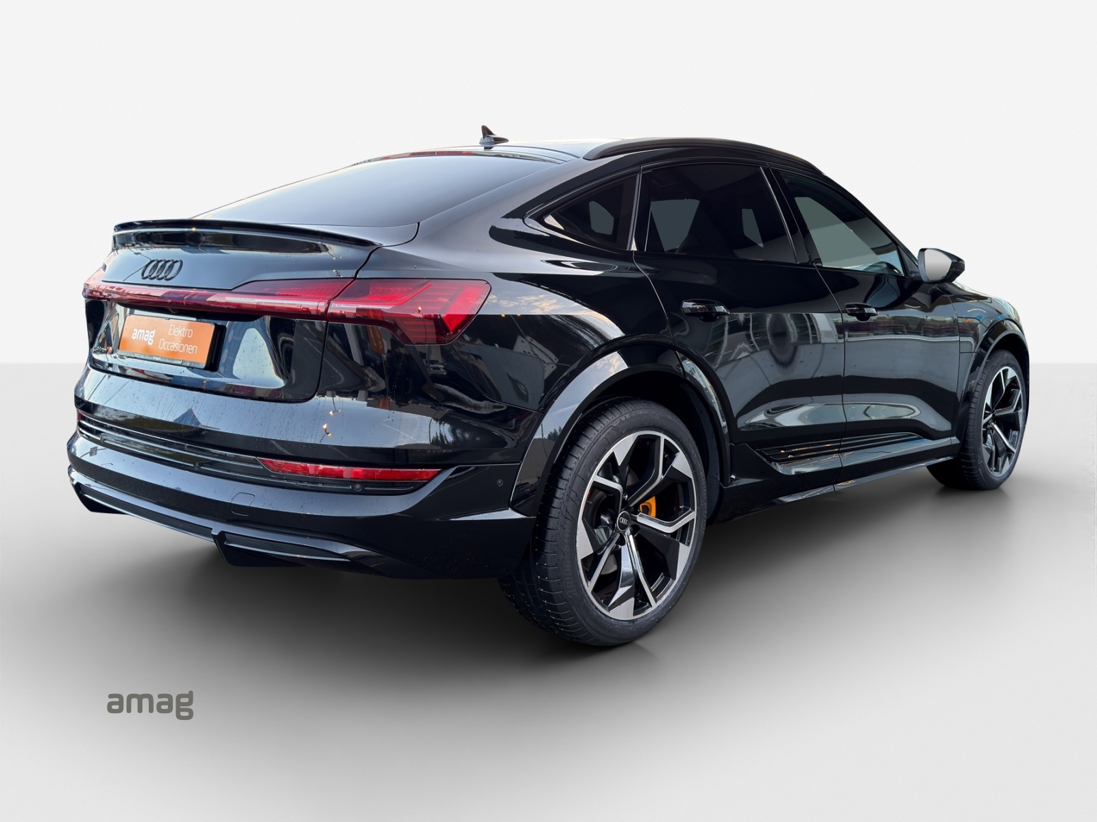 AUDI e-tron S Sportback quattro-image-5