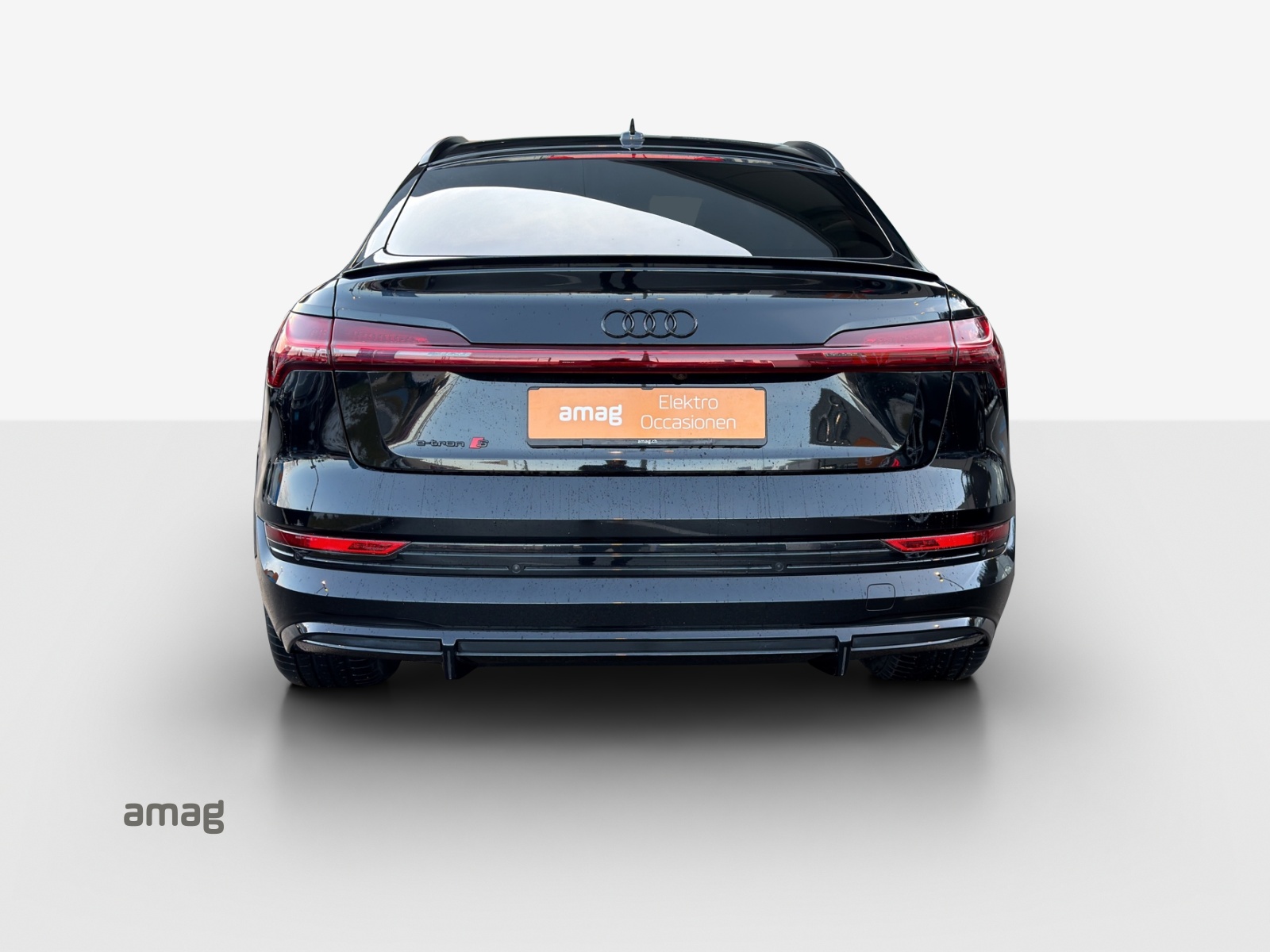 AUDI e-tron S Sportback quattro-image-4