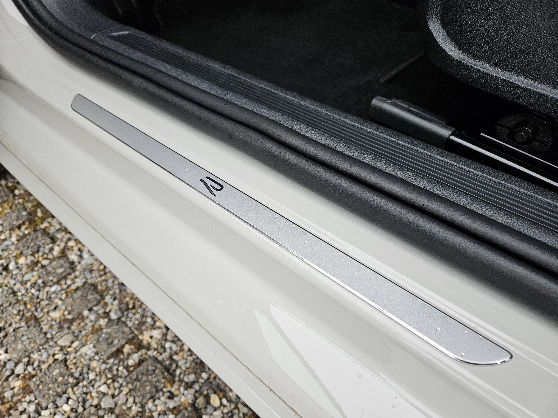 VW Taigo 1.5 TSI R-Line 18 Zoll / DSG / IQ Matrix / PANO / KAMERA / LED / VW Service NEU-image-19