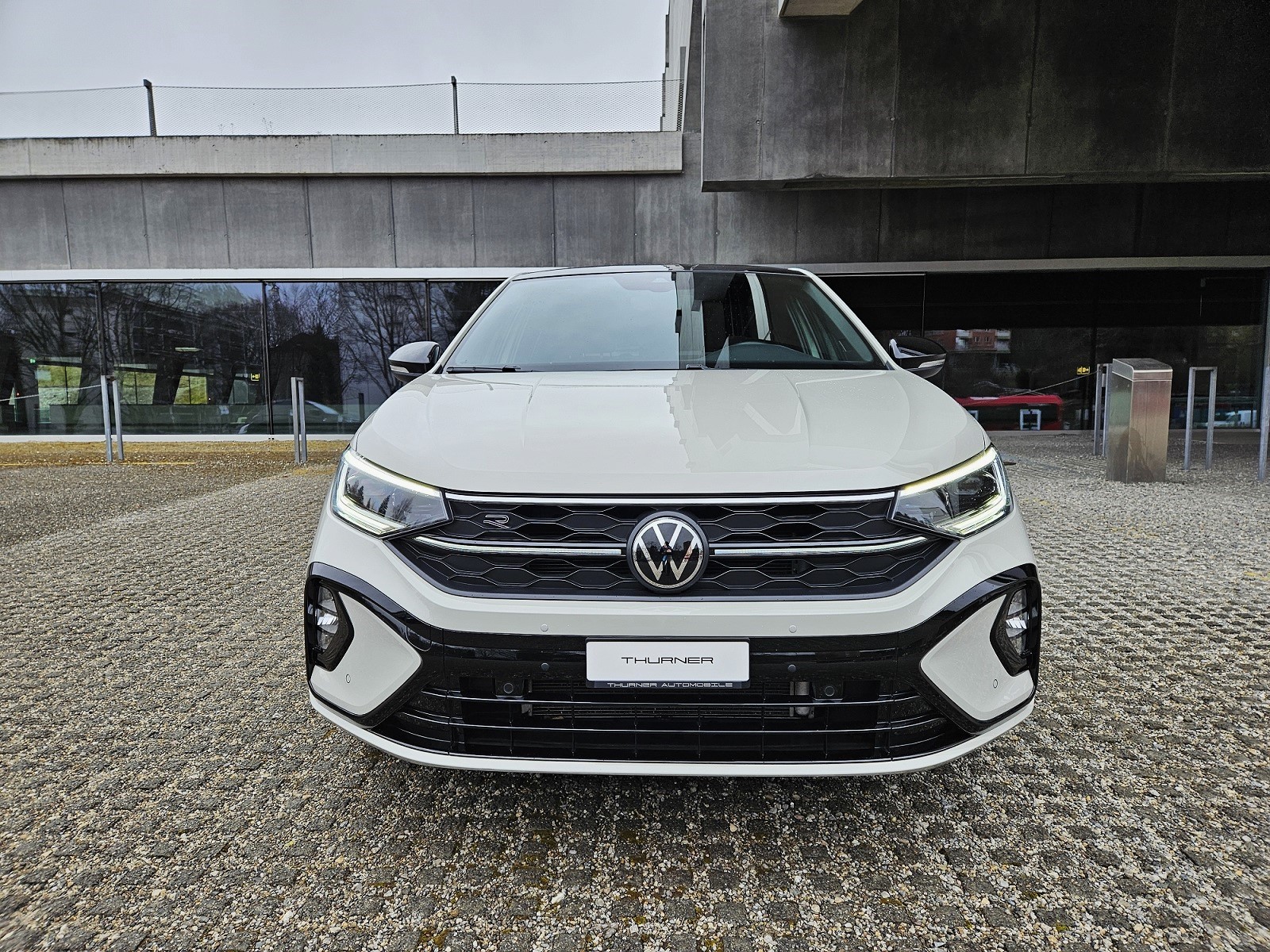 VW Taigo 1.5 TSI R-Line 18 Zoll / DSG / IQ Matrix / PANO / KAMERA / LED / VW Service NEU-showroom-element-1