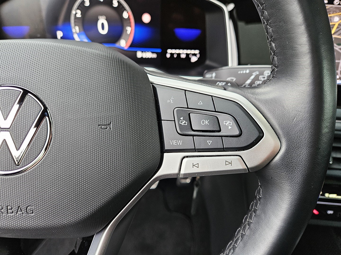 VW Taigo 1.5 TSI R-Line 18 Zoll / DSG / IQ Matrix / PANO / KAMERA / LED / VW Service NEU-image-26