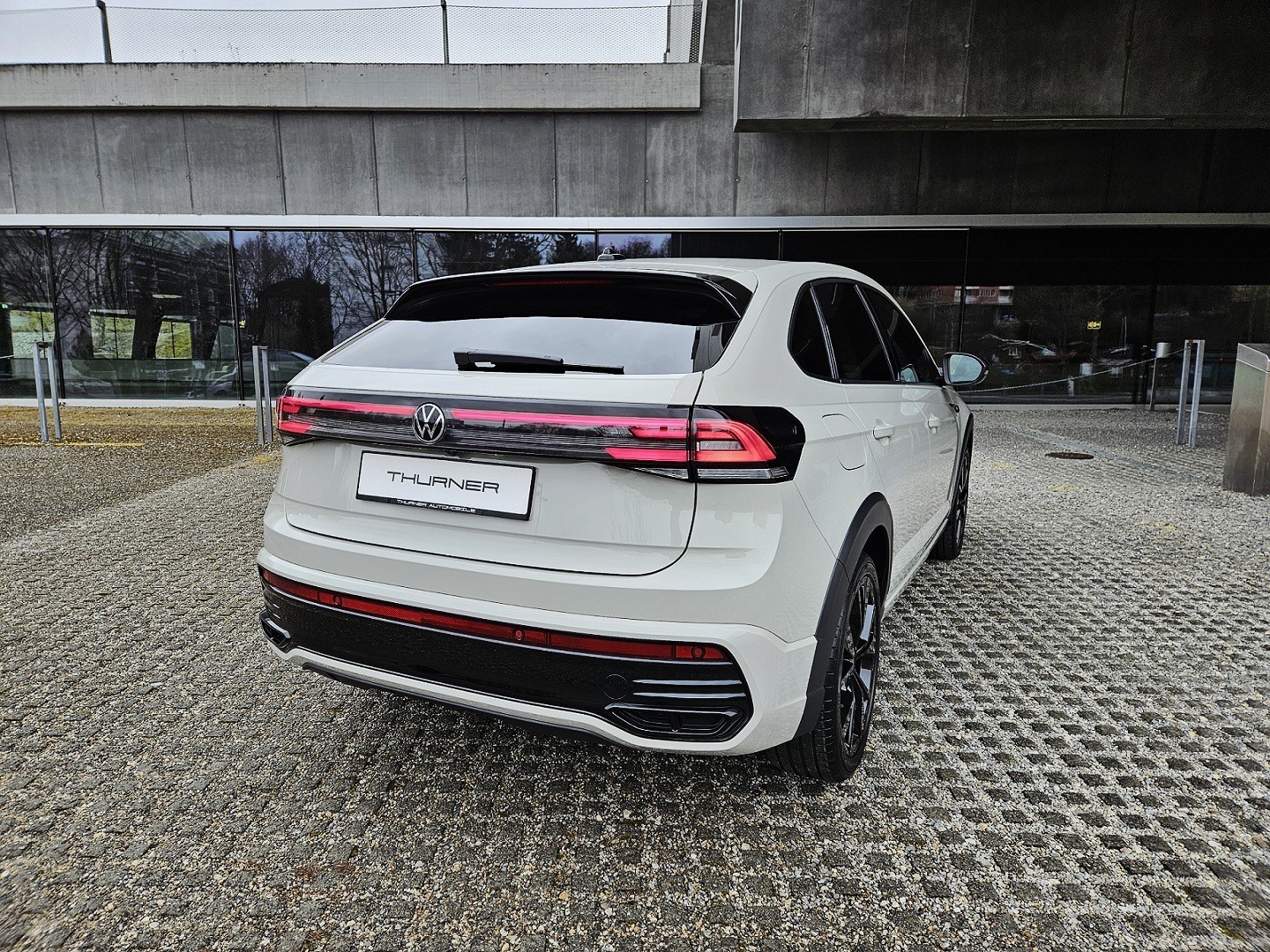VW Taigo 1.5 TSI R-Line 18 Zoll / DSG / IQ Matrix / PANO / KAMERA / LED / VW Service NEU-image-8