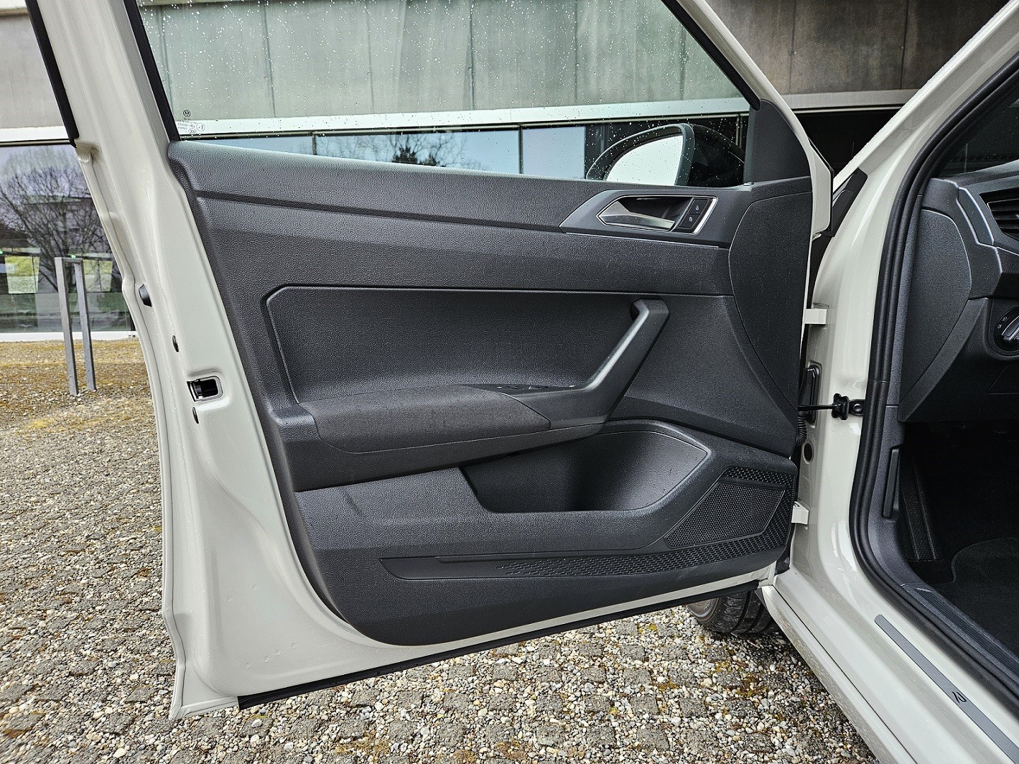 VW Taigo 1.5 TSI R-Line 18 Zoll / DSG / IQ Matrix / PANO / KAMERA / LED / VW Service NEU-image-17