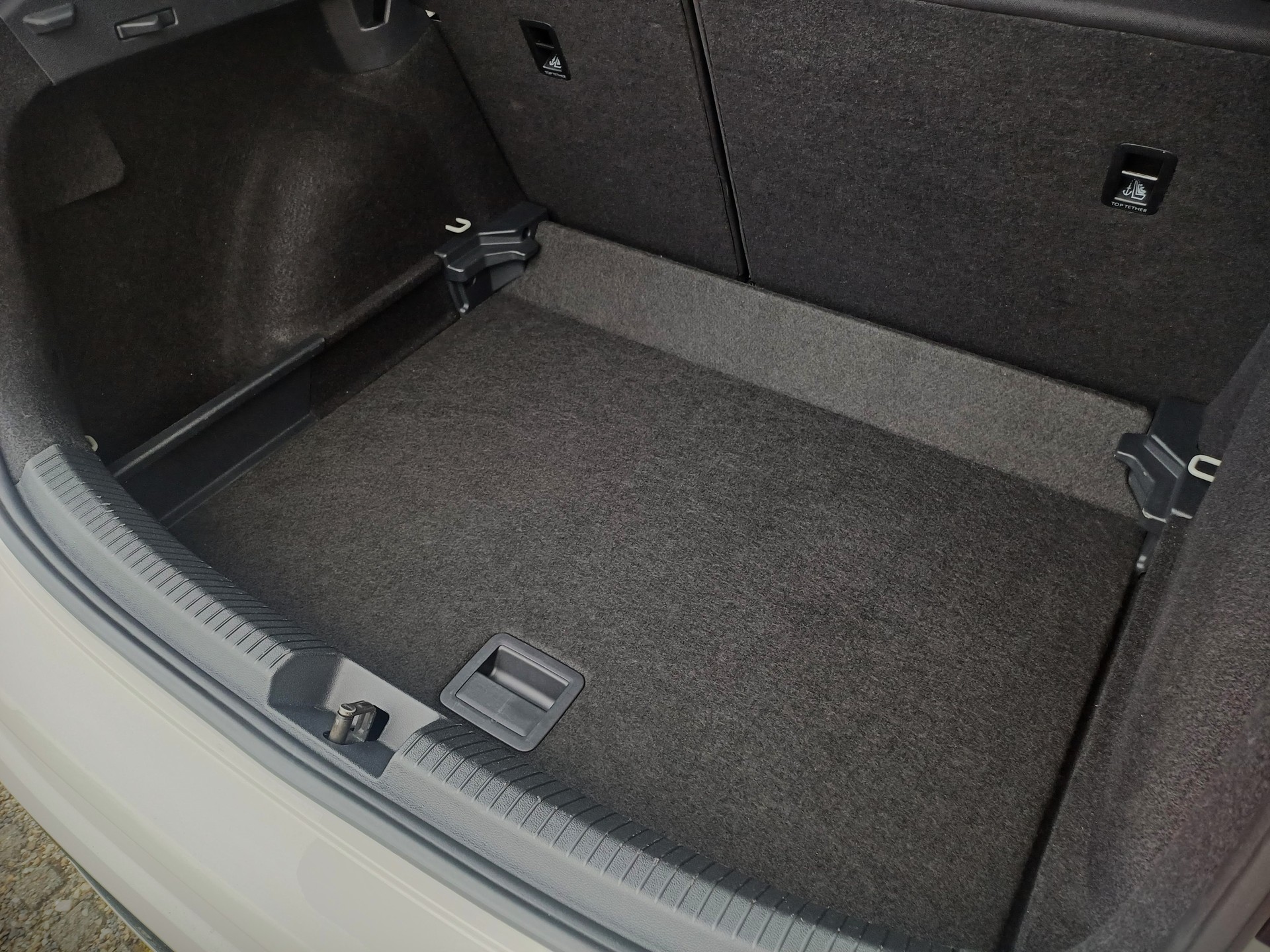 VW Taigo 1.5 TSI R-Line 18 Zoll / DSG / IQ Matrix / PANO / KAMERA / LED / VW Service NEU-image-30