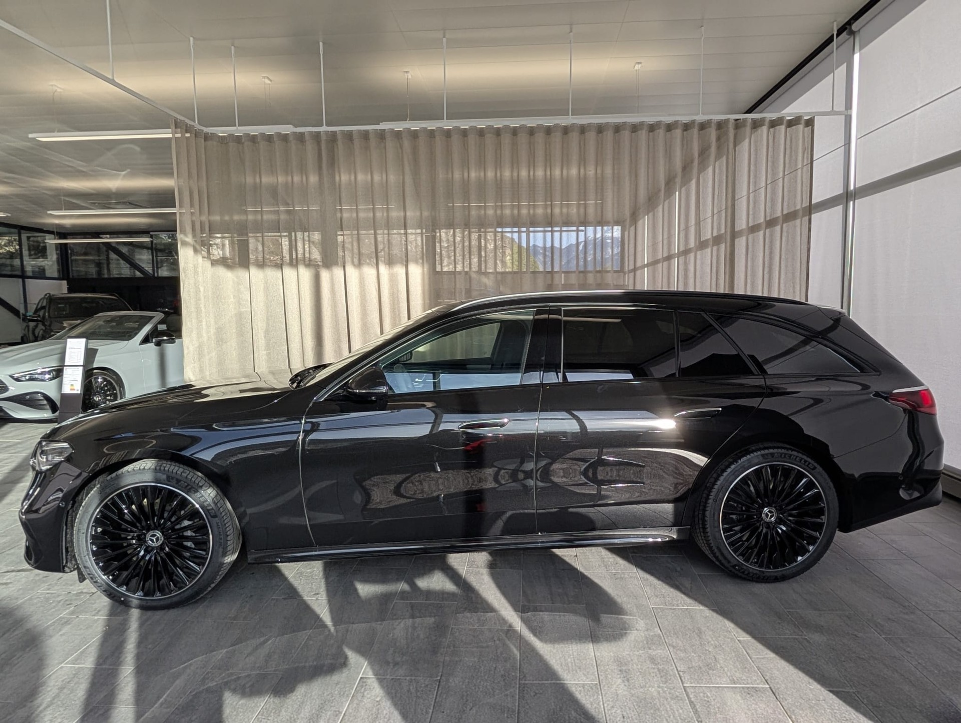 MERCEDES-BENZ E 450 d T 4Matic 9G-Tronic-showroom-element-1