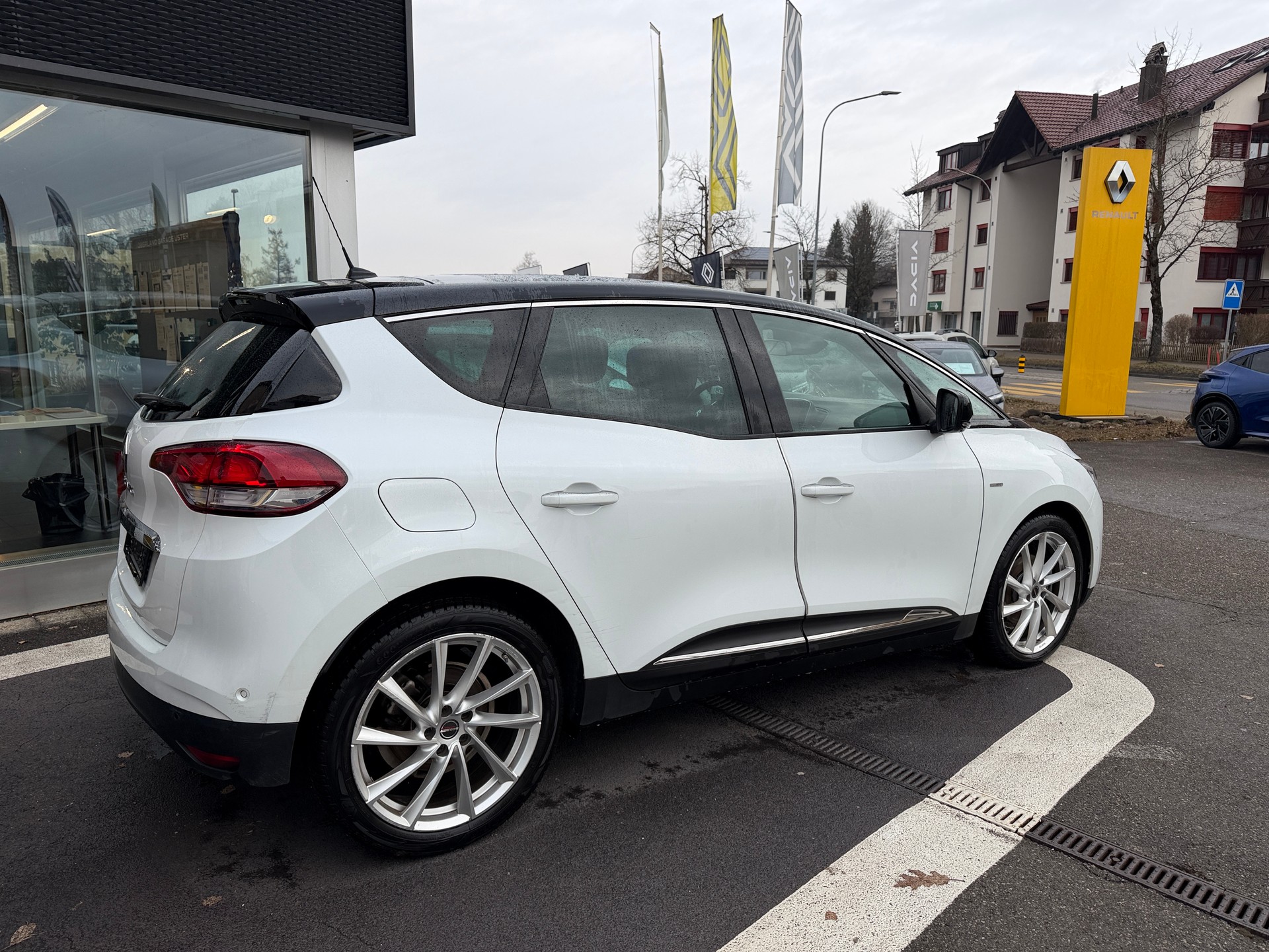 RENAULT Scénic 1.6 dCi Bose EDC-showroom-element-1