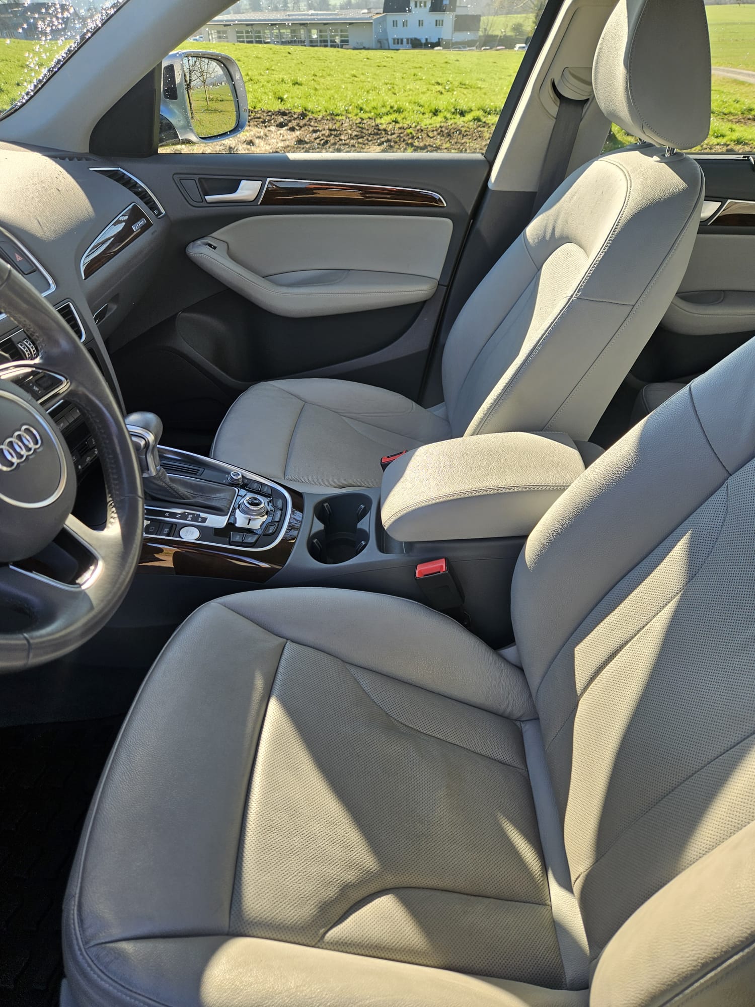 AUDI Q5 3.0 TDI clean quattro S-tronic-image-4