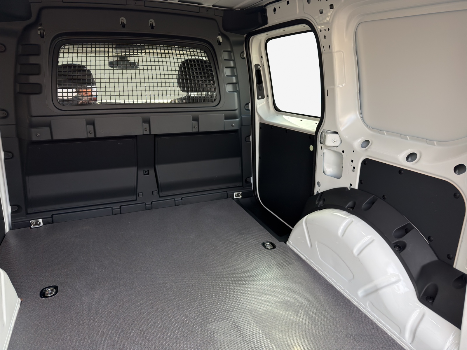 VW Caddy Cargo 2.0TDI Entry-image-13