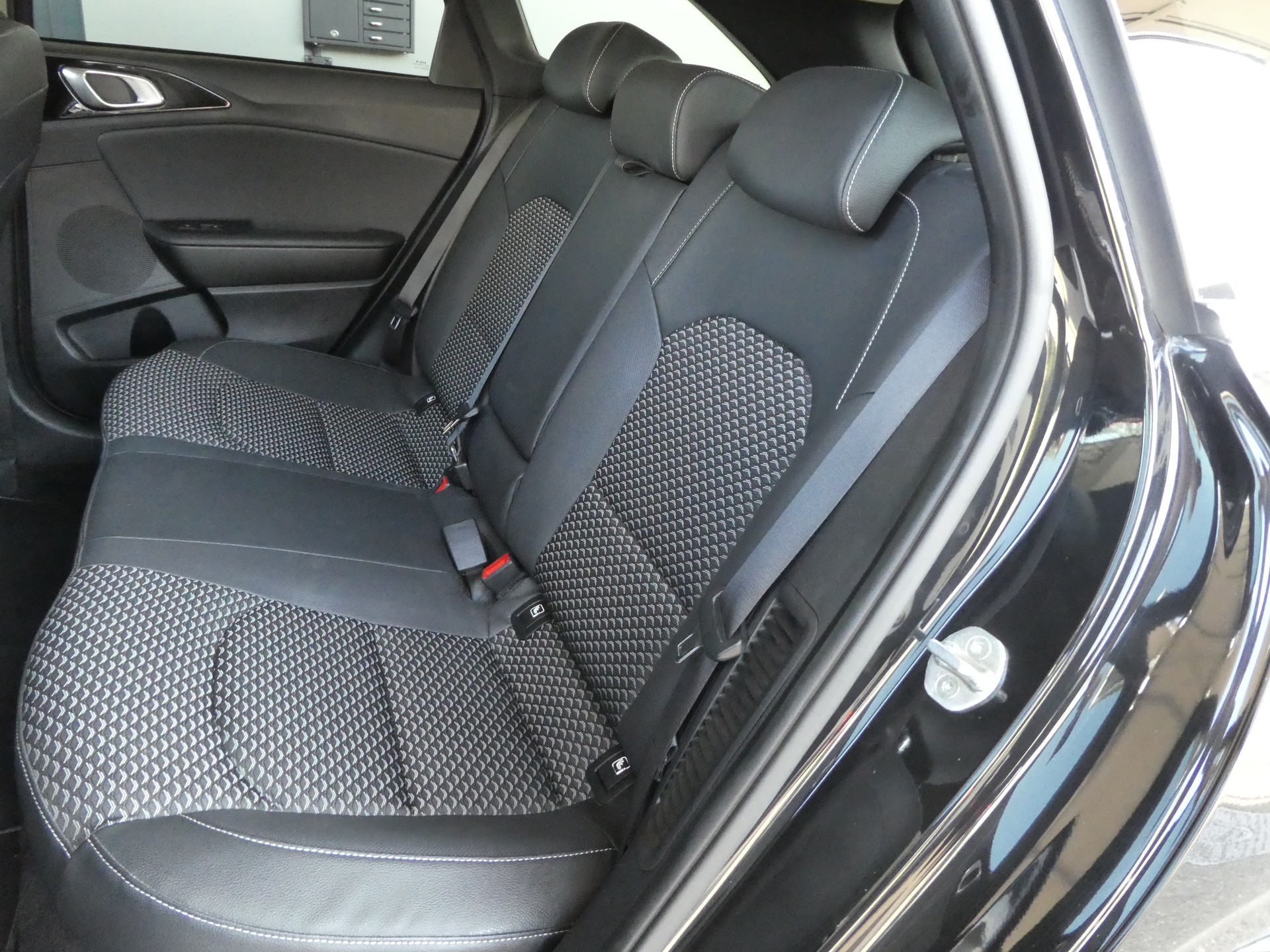 KIA Ceed Sportswagon 1.6 GDi Plug-in Hybrid Style DCT-image-6