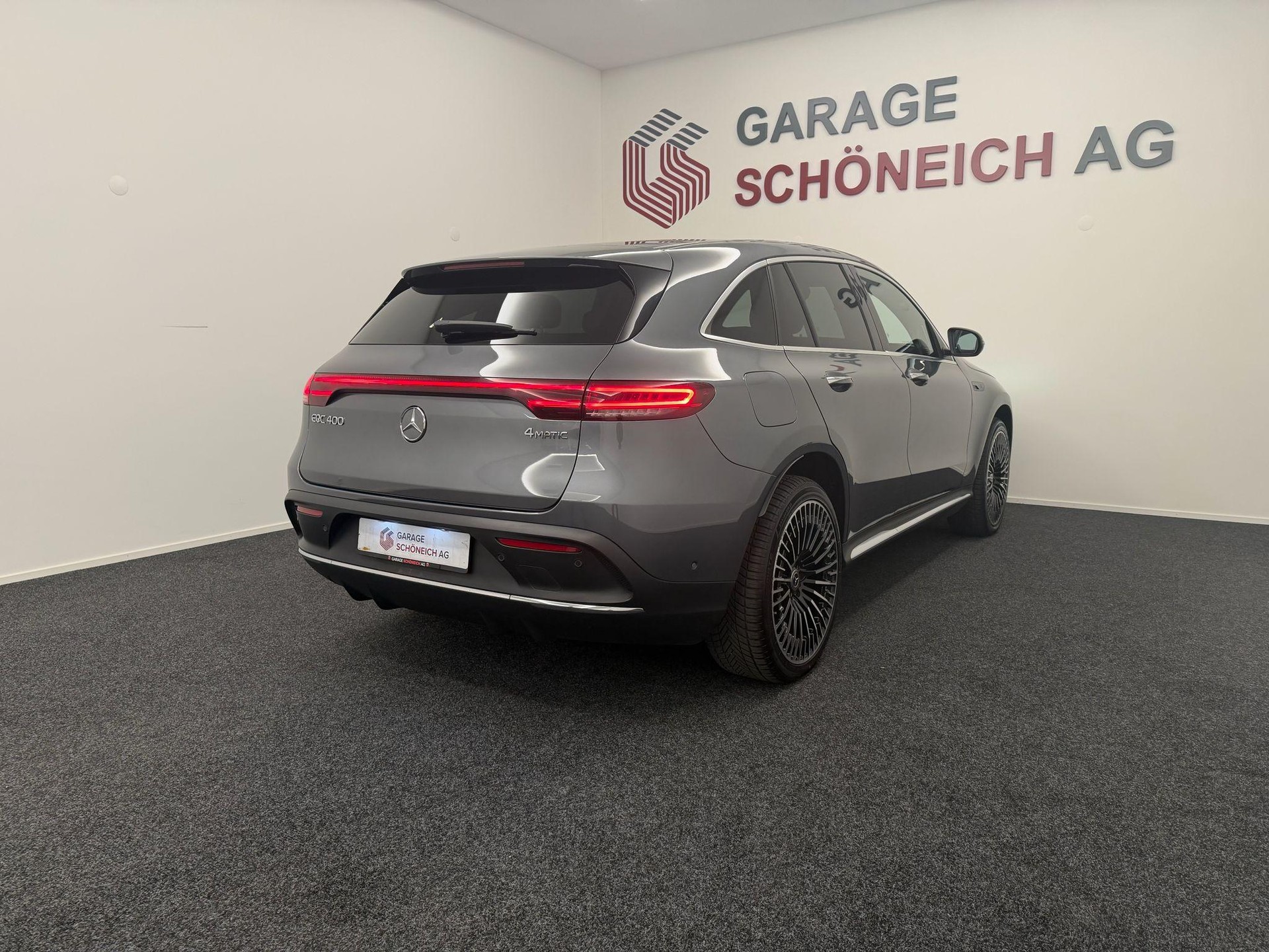 MERCEDES-BENZ EQC 400 AMG Line 4matic-image-4