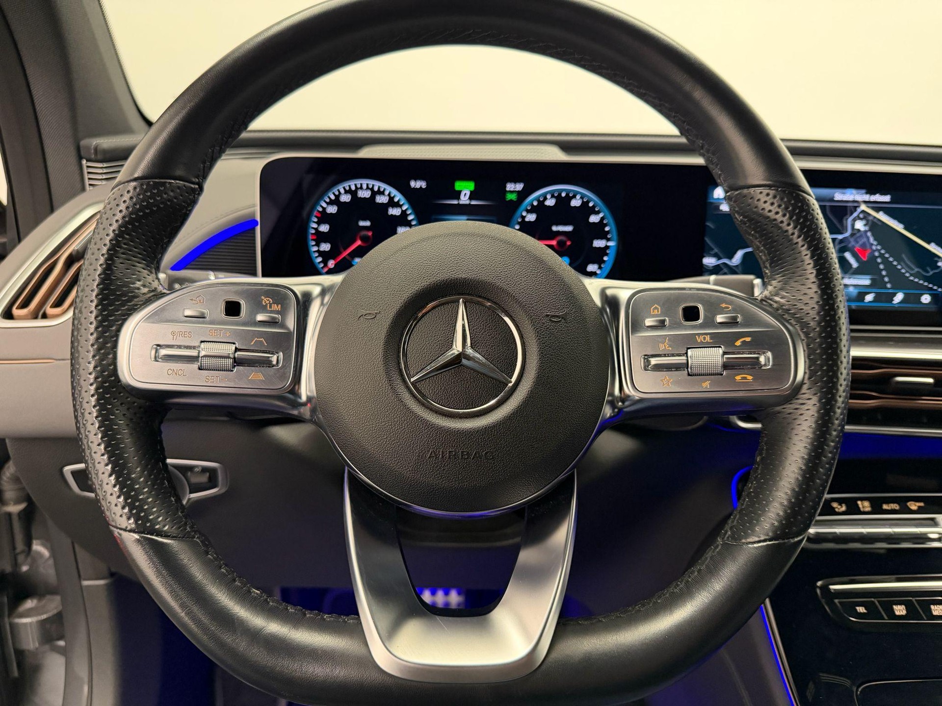 MERCEDES-BENZ EQC 400 AMG Line 4matic-image-18