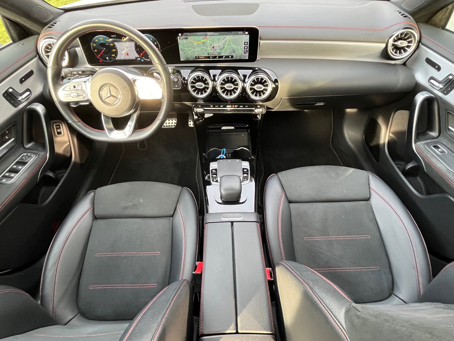 MERCEDES-BENZ CLA Shooting Brake 250 4Matic 7G-DCT AMG Line-image-10