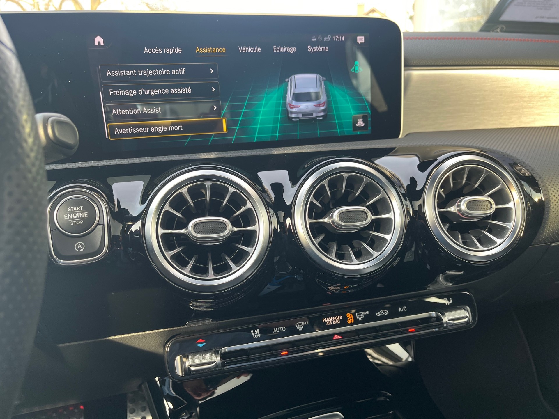 MERCEDES-BENZ CLA Shooting Brake 250 4Matic 7G-DCT AMG Line-image-17