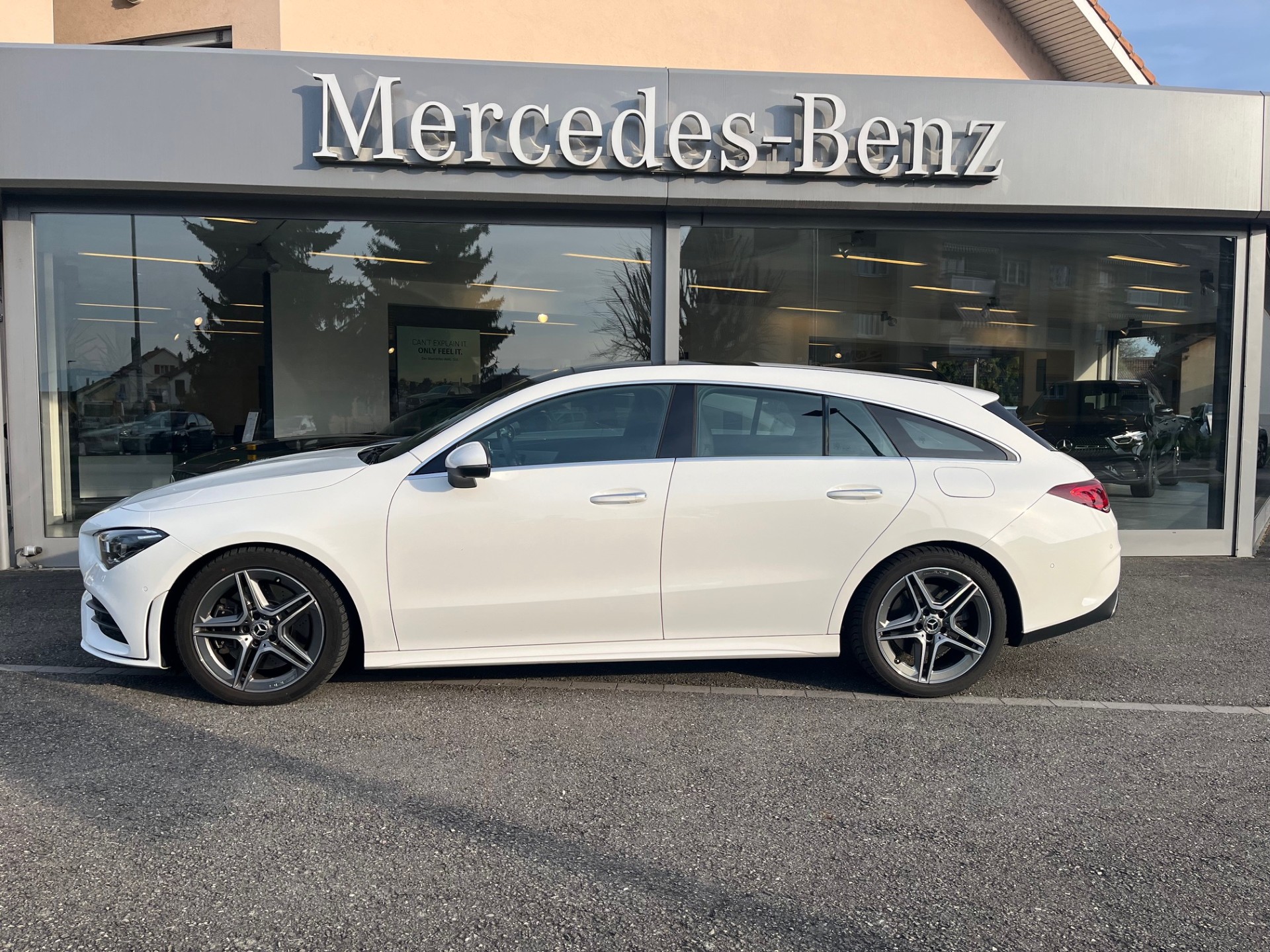 MERCEDES-BENZ CLA Shooting Brake 250 4Matic 7G-DCT AMG Line-showroom-element-2