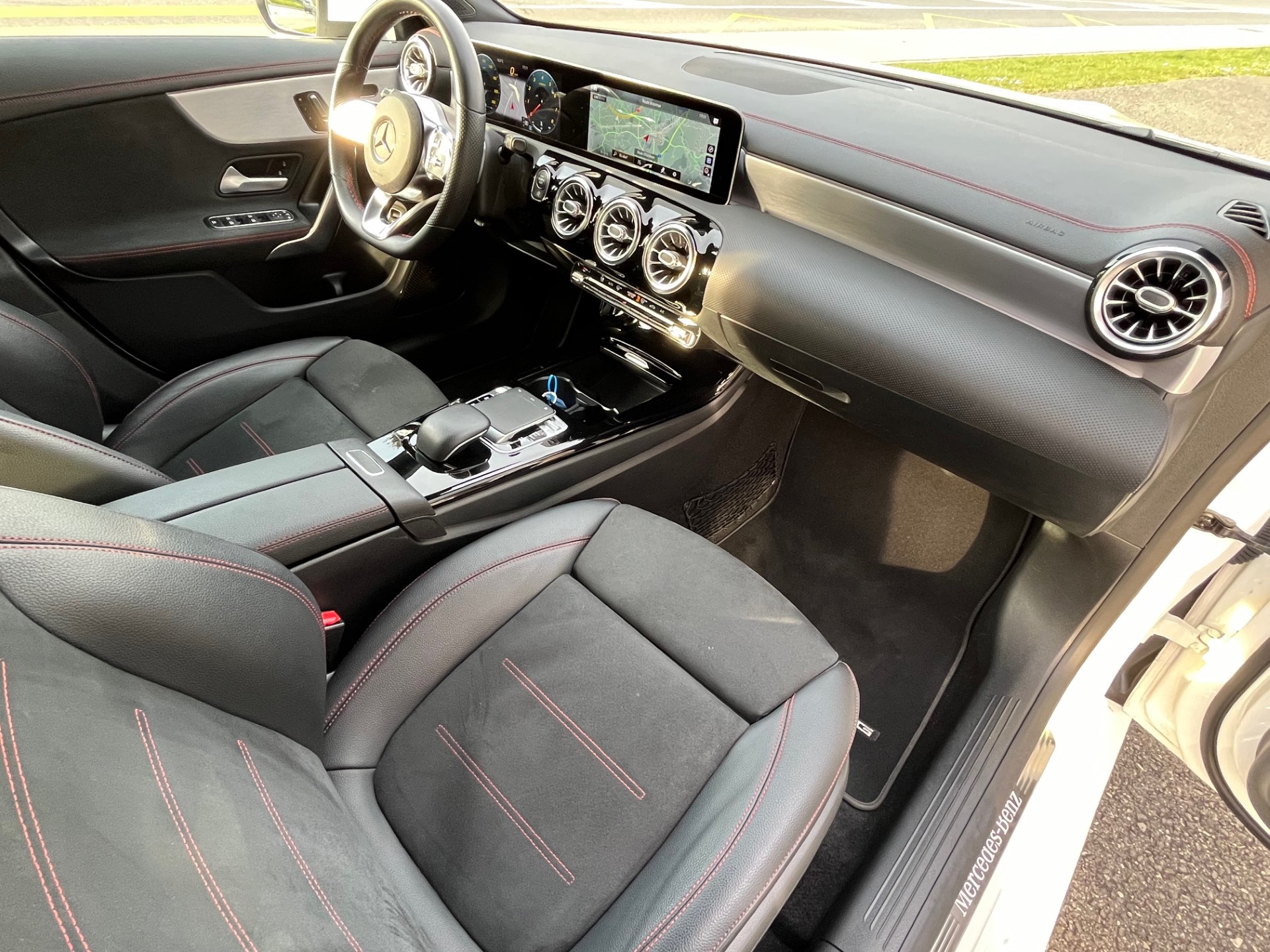MERCEDES-BENZ CLA Shooting Brake 250 4Matic 7G-DCT AMG Line-image-9