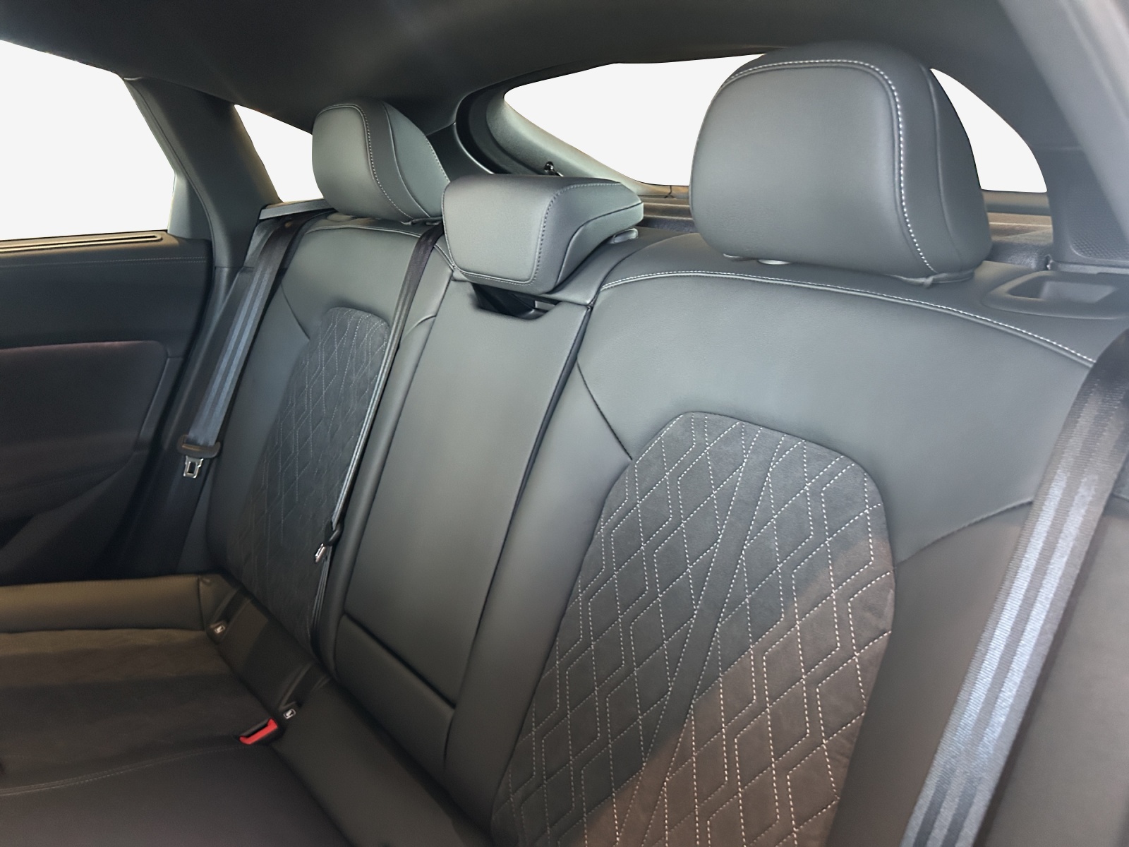 AUDI A5 Limousine e-hybrid quattro 270 kW S tronic-image-11