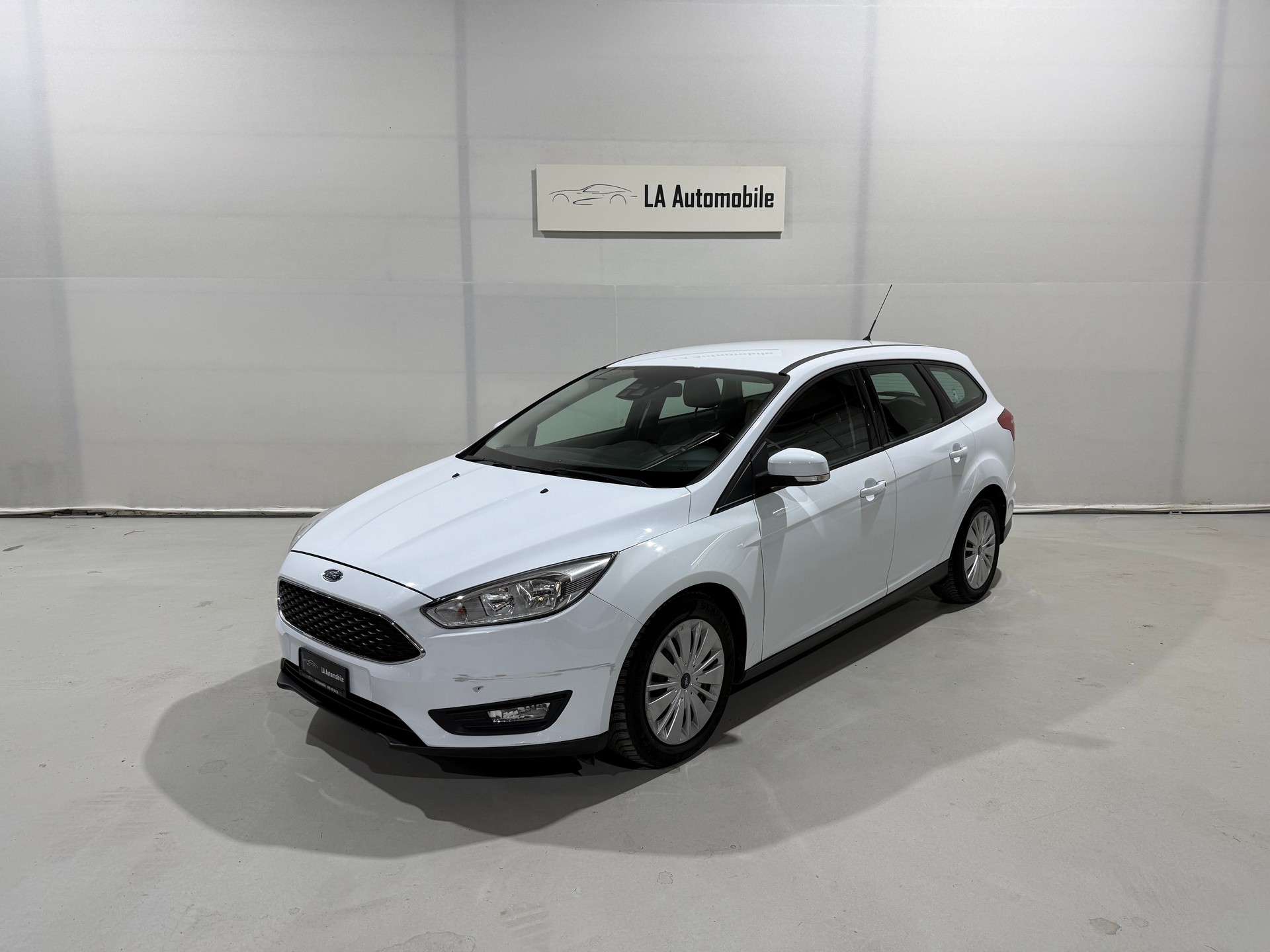 FORD Focus 1.5 TDCi Business PowerShift-image-0