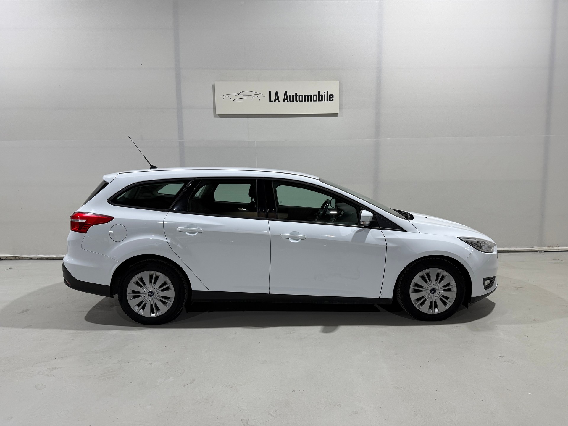 FORD Focus 1.5 TDCi Business PowerShift-image-6