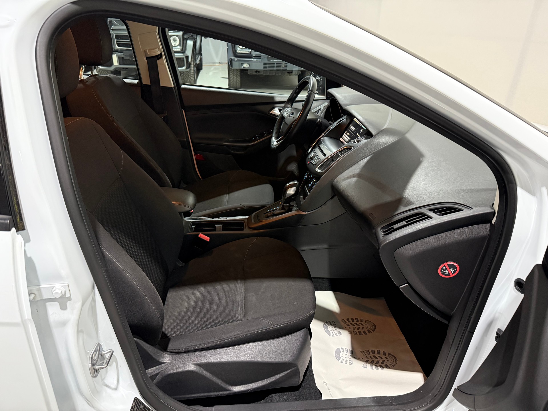FORD Focus 1.5 TDCi Business PowerShift-image-14