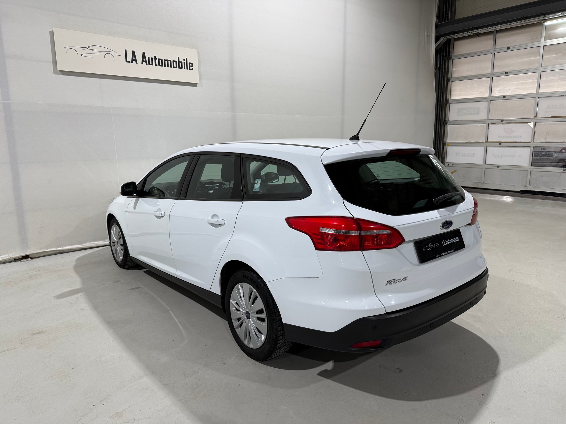 FORD Focus 1.5 TDCi Business PowerShift-image-9