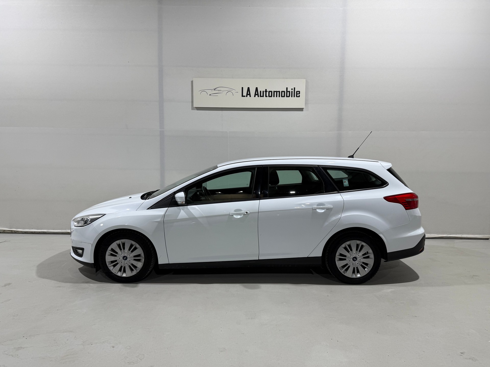 FORD Focus 1.5 TDCi Business PowerShift-image-2