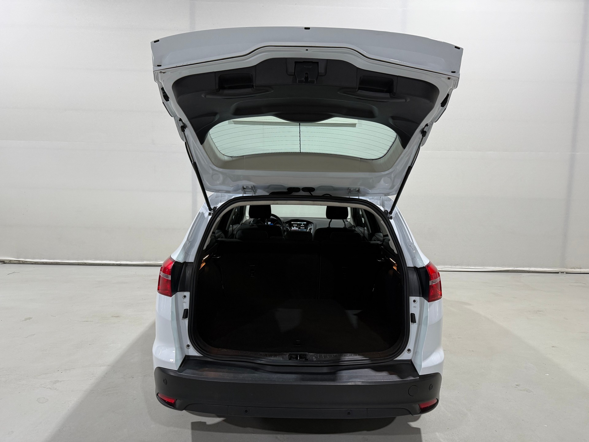 FORD Focus 1.5 TDCi Business PowerShift-image-10