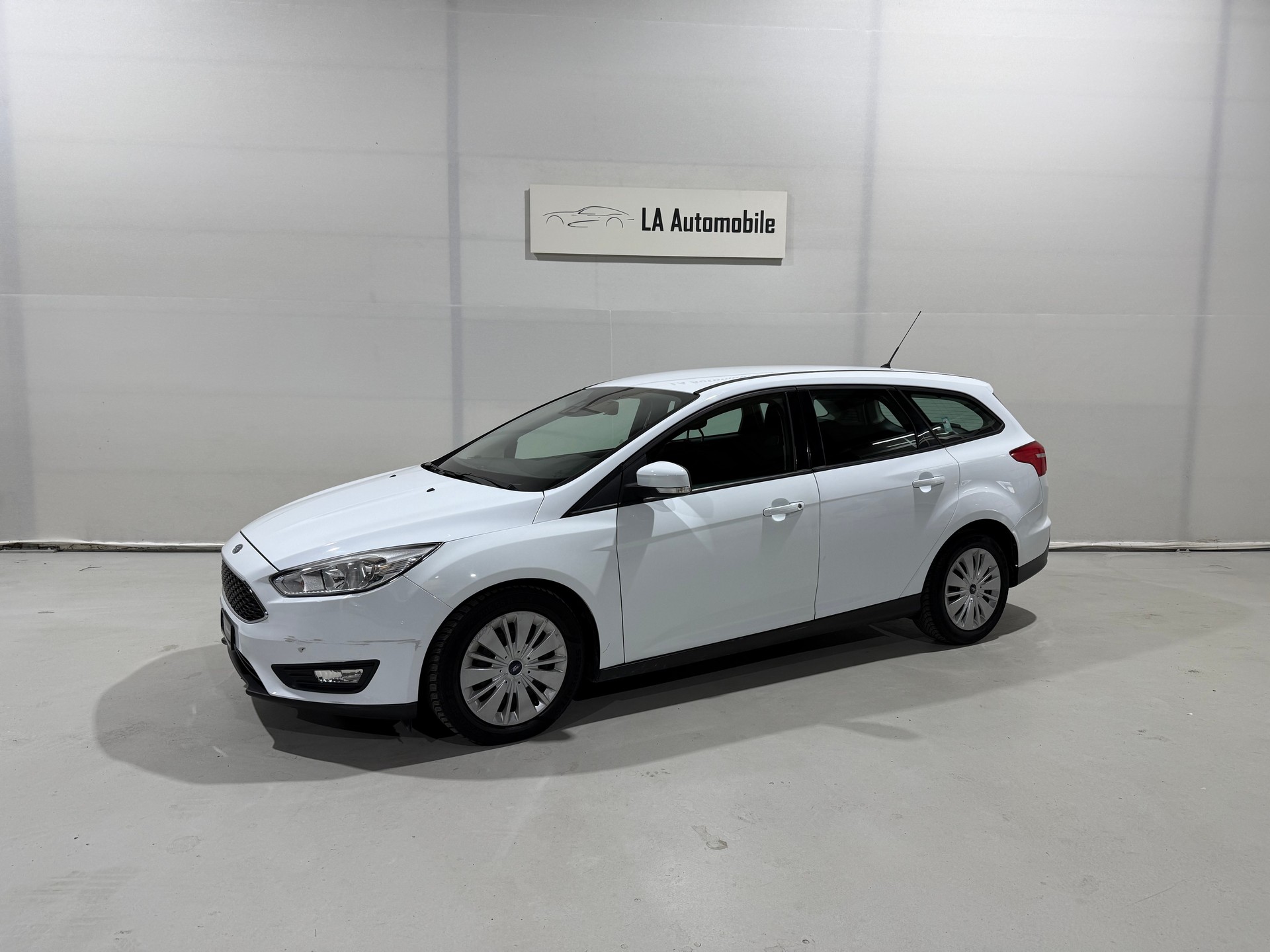 FORD Focus 1.5 TDCi Business PowerShift-image-1