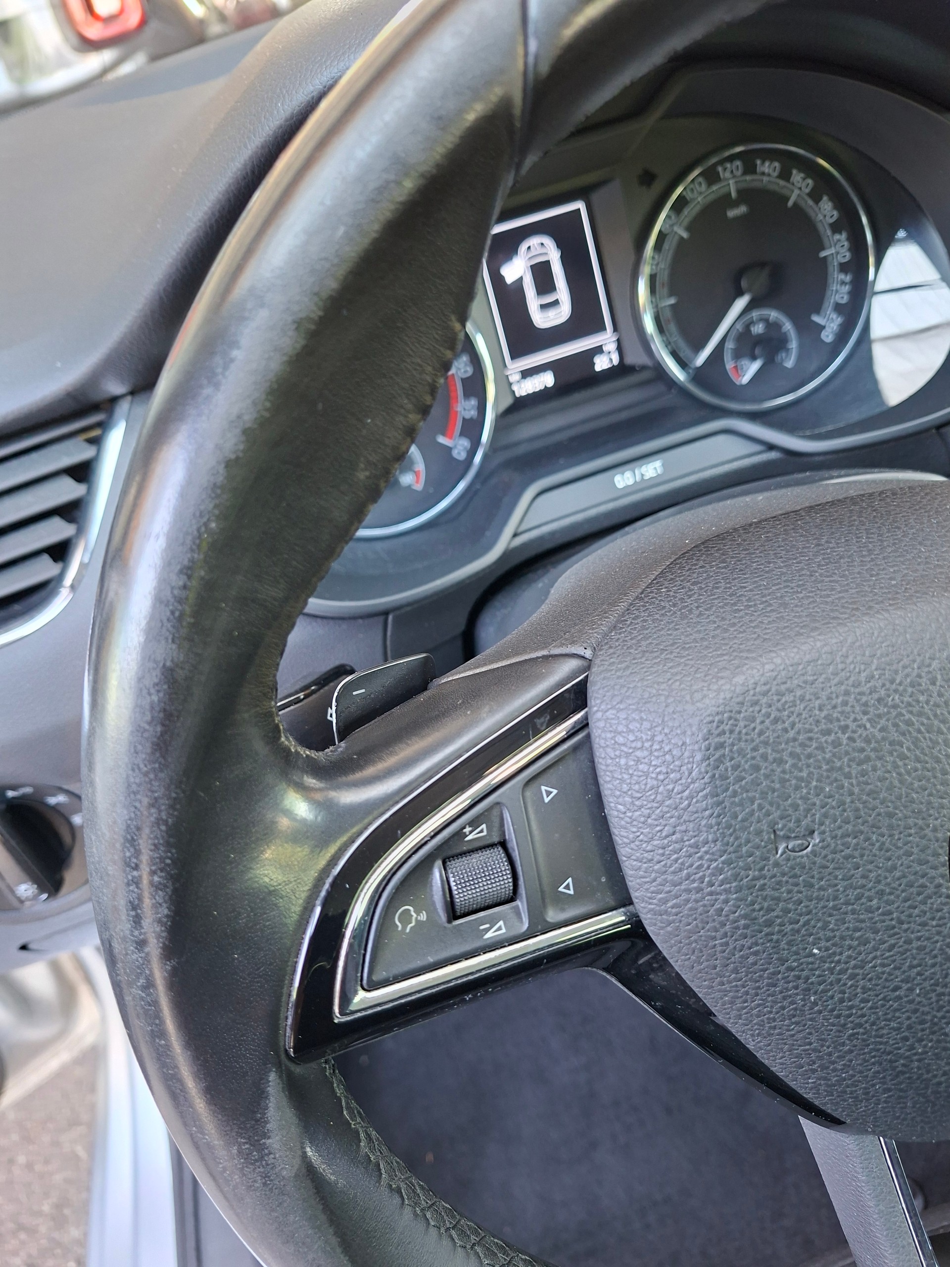 SKODA Octavia 2.0TDI Amb. 4x4-image-13