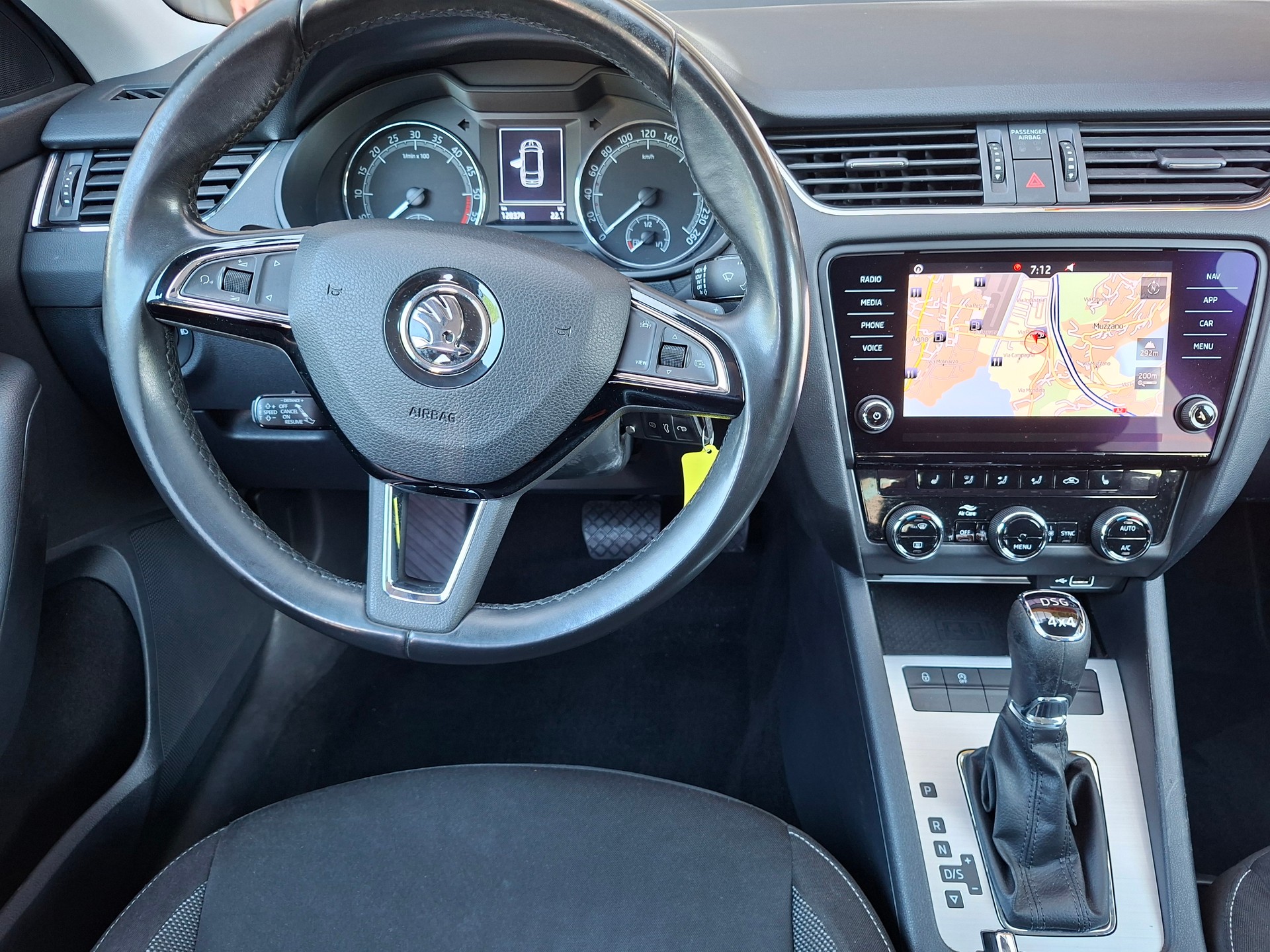 SKODA Octavia 2.0TDI Amb. 4x4-image-11