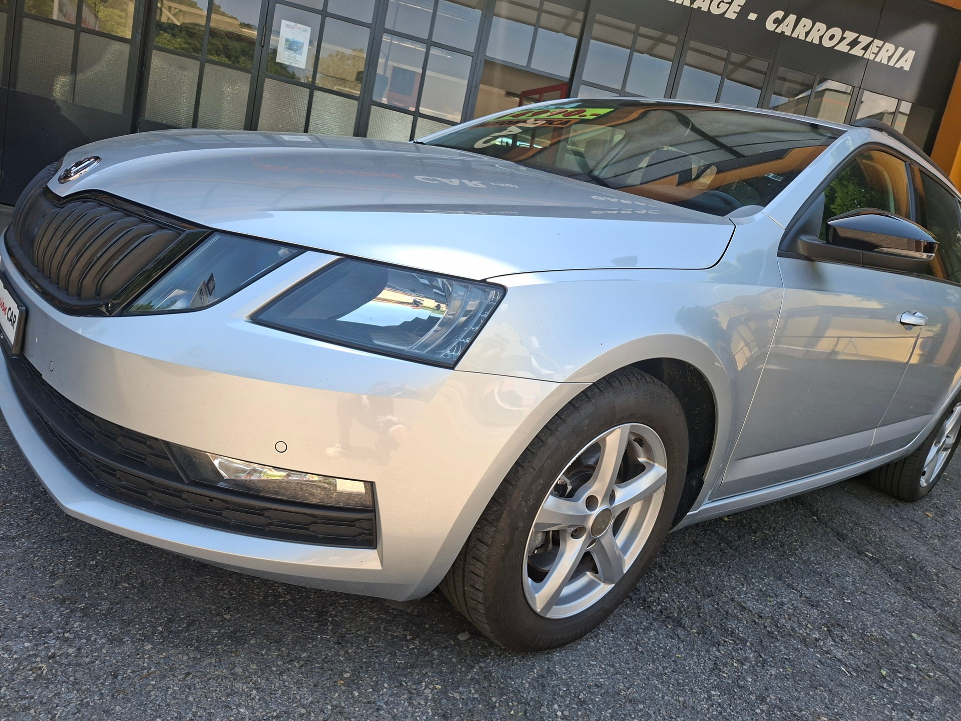 SKODA Octavia 2.0TDI Amb. 4x4-image-2