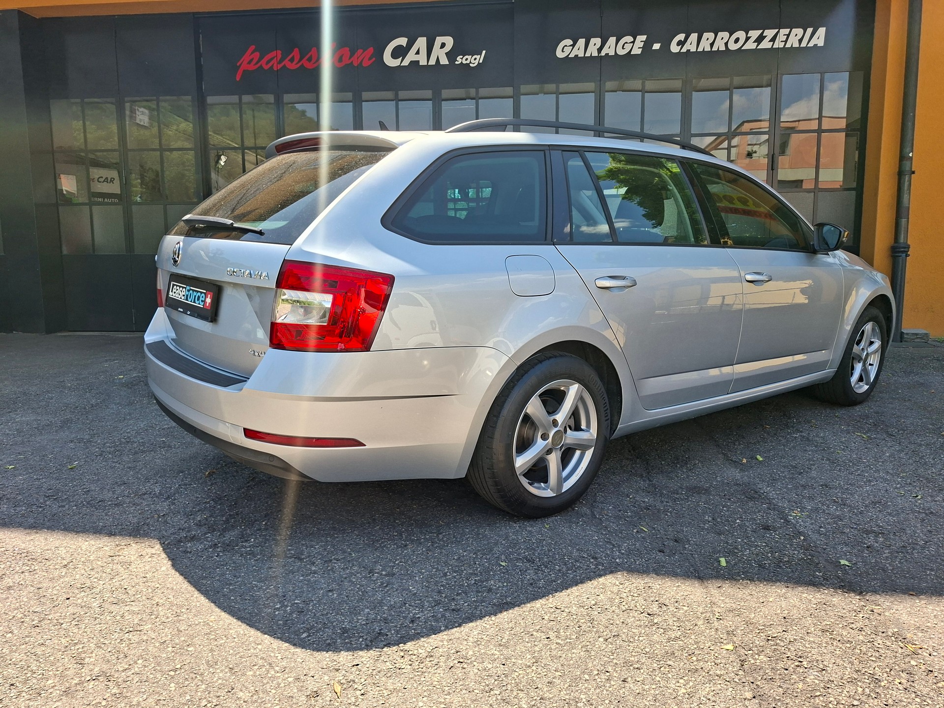 SKODA Octavia 2.0TDI Amb. 4x4-image-1