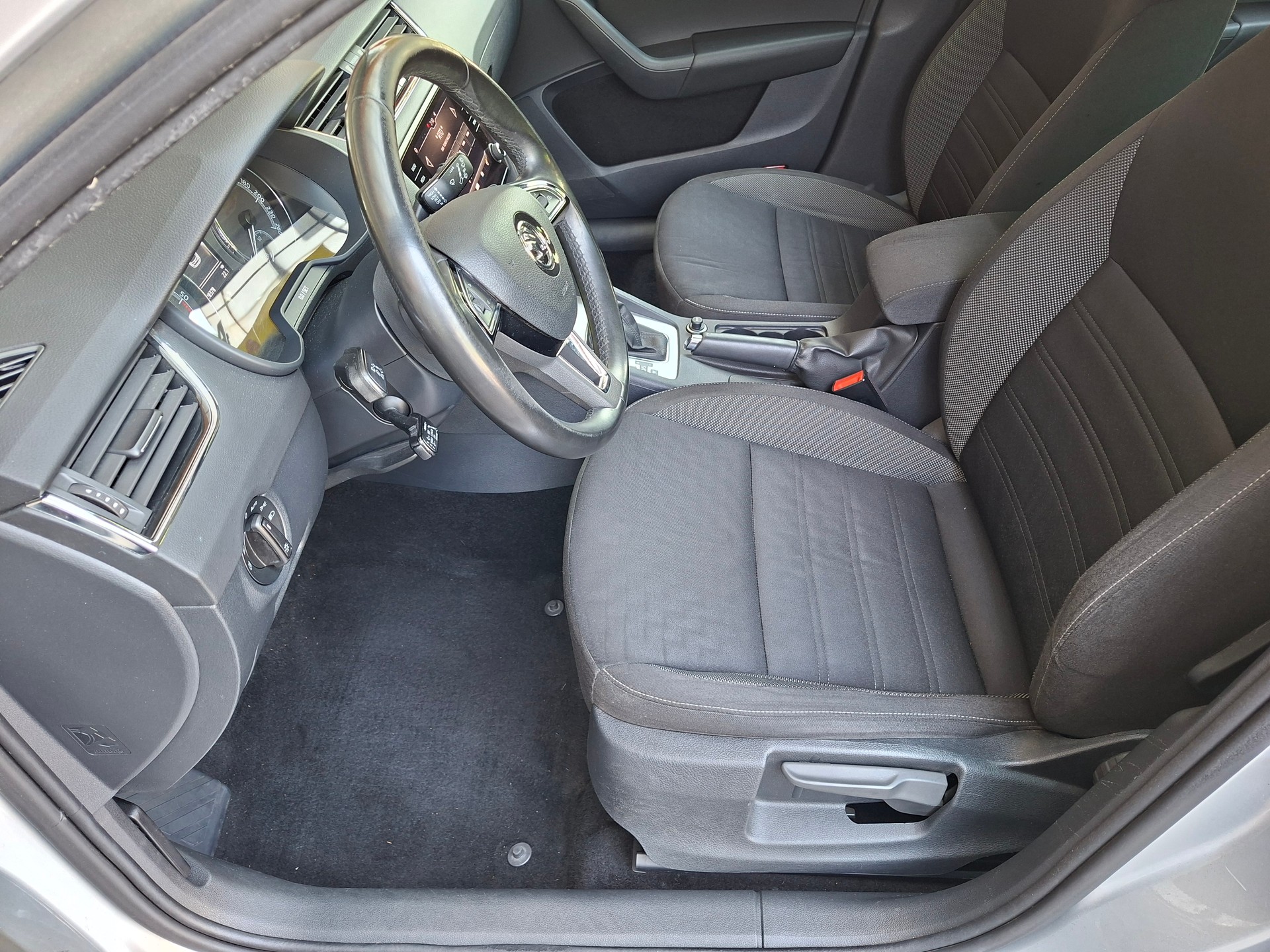 SKODA Octavia 2.0TDI Amb. 4x4-image-4