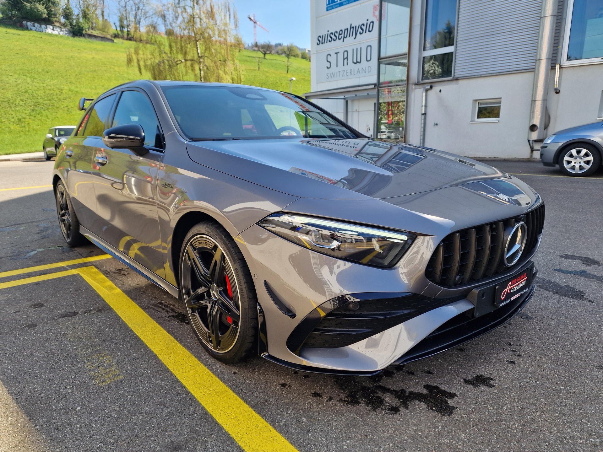 MERCEDES-BENZ A AMG 35 4Matic 8G-DCT-showroom-element-2