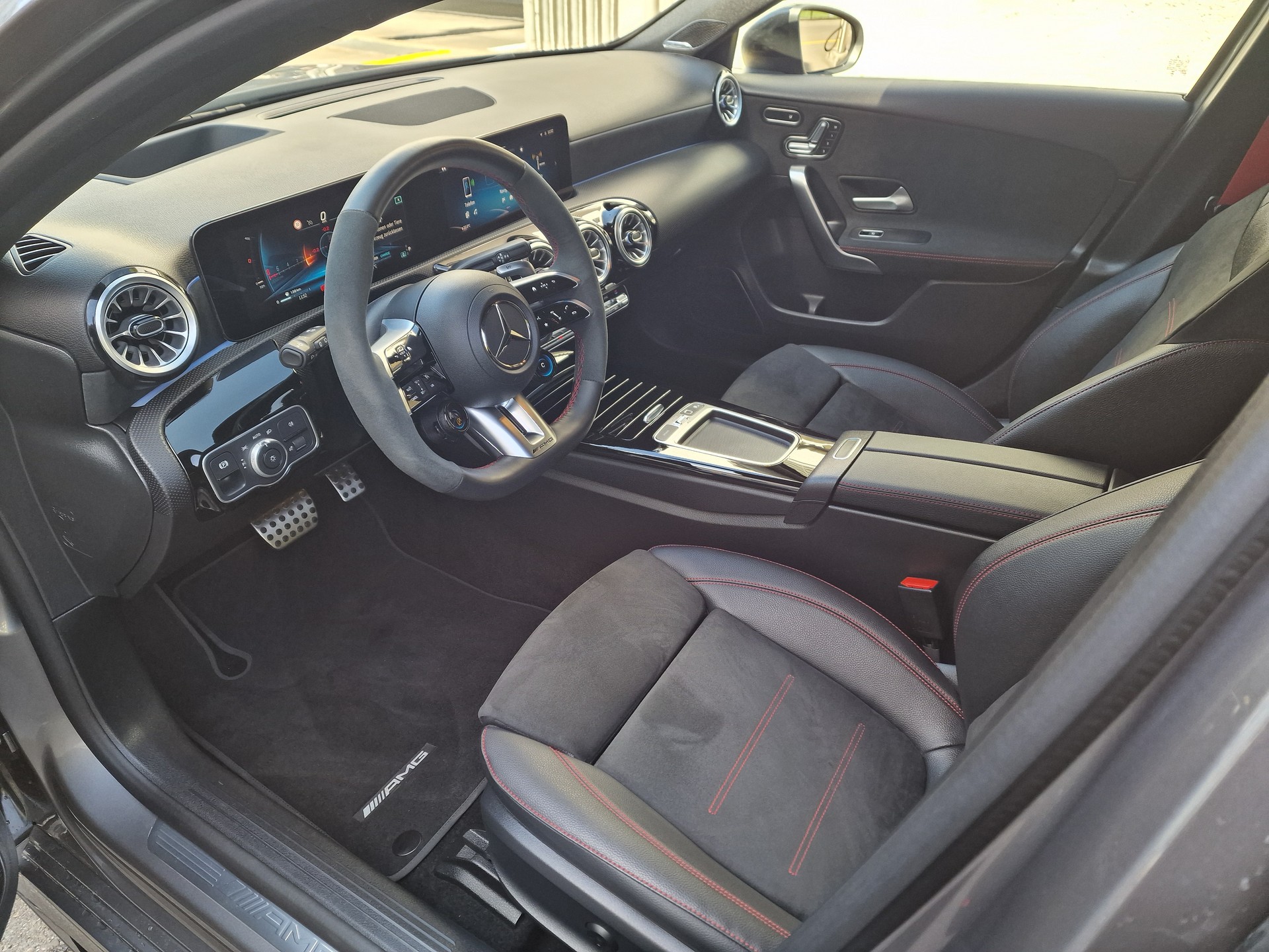 MERCEDES-BENZ A AMG 35 4Matic 8G-DCT-image-8