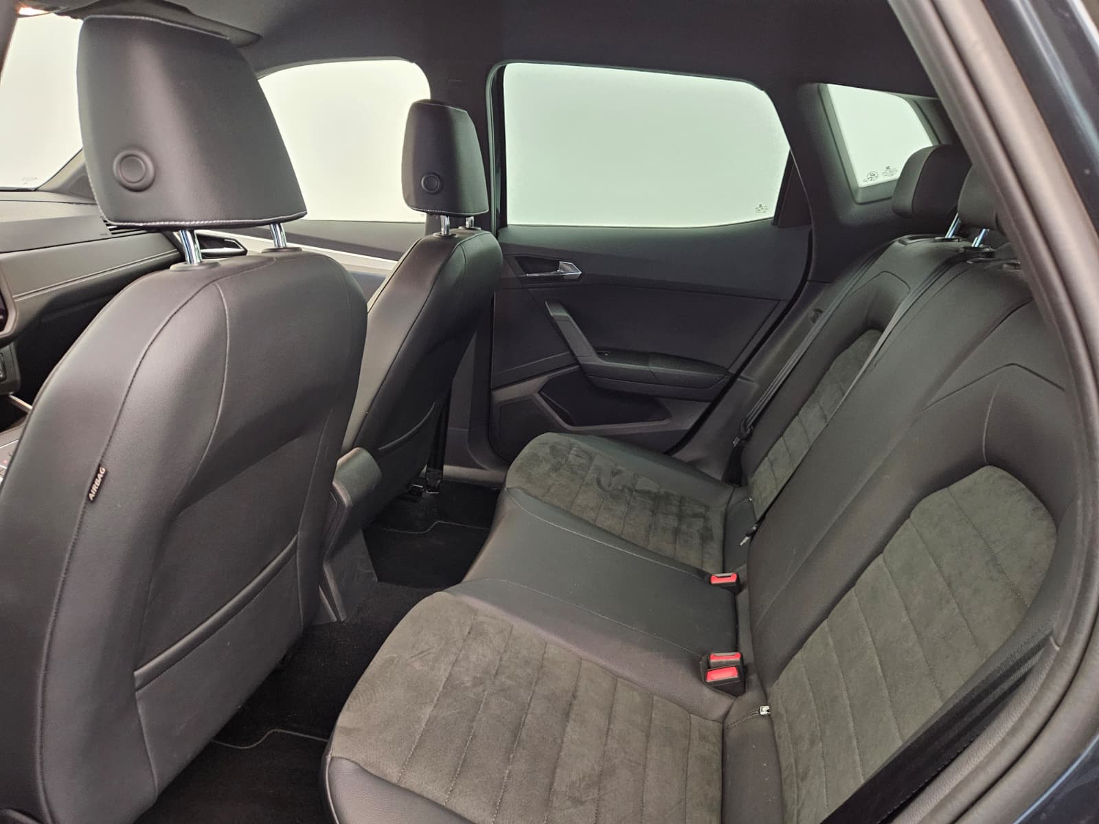 SEAT Arona 1.0 TSI Eco DSG SWISS Xcellence-image-12