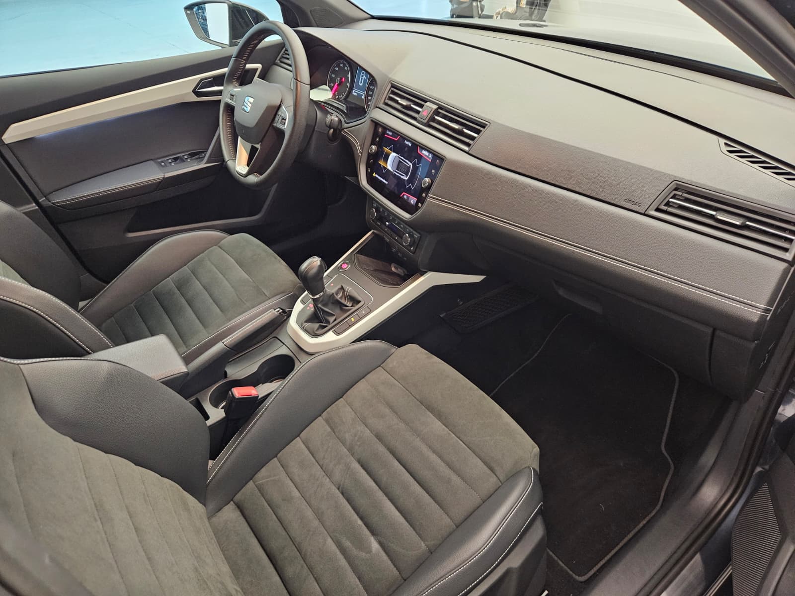 SEAT Arona 1.0 TSI Eco DSG SWISS Xcellence-image-11