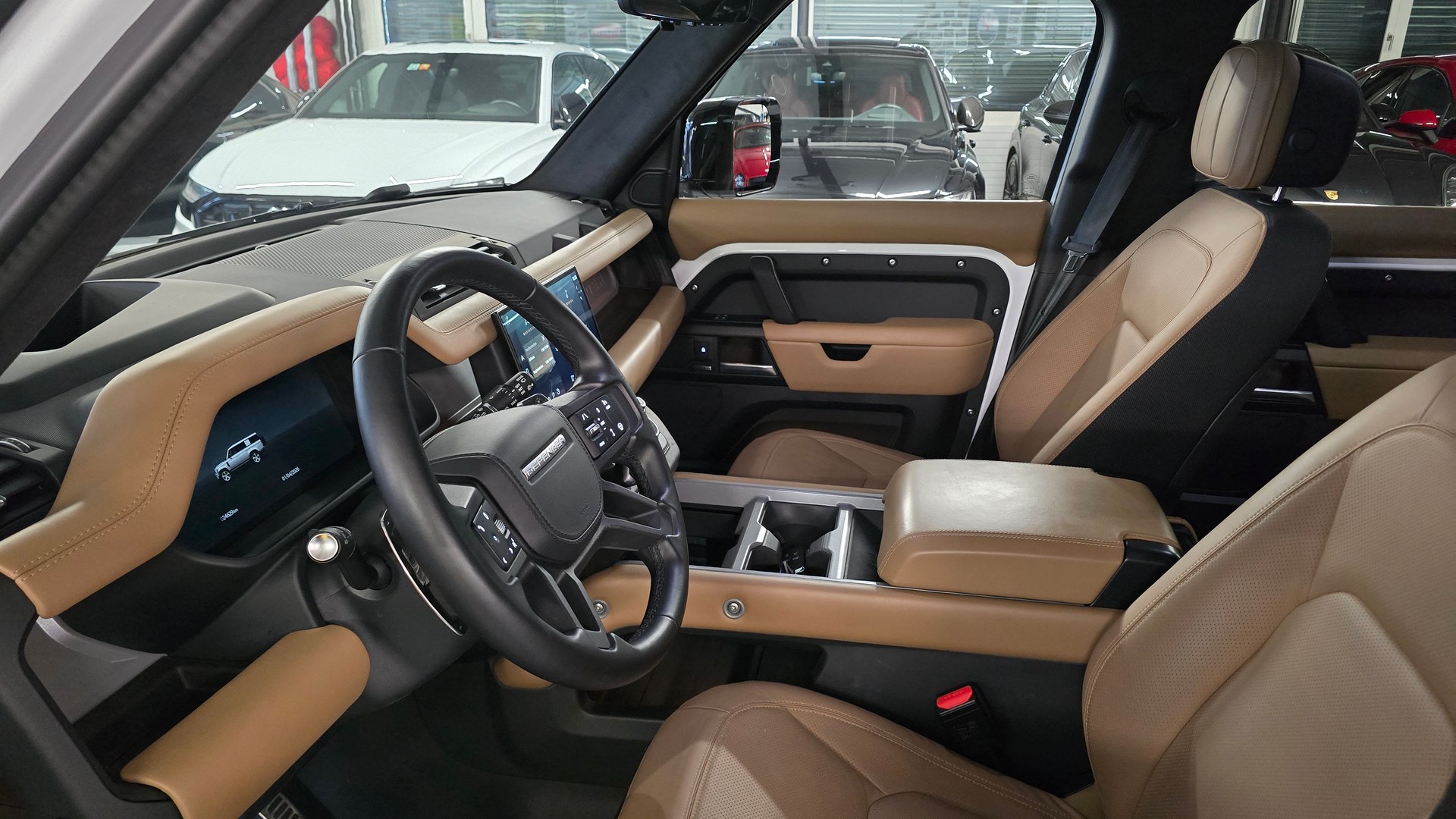 LAND ROVER Defender 130 P500 5.0 V8 AT8-image-14