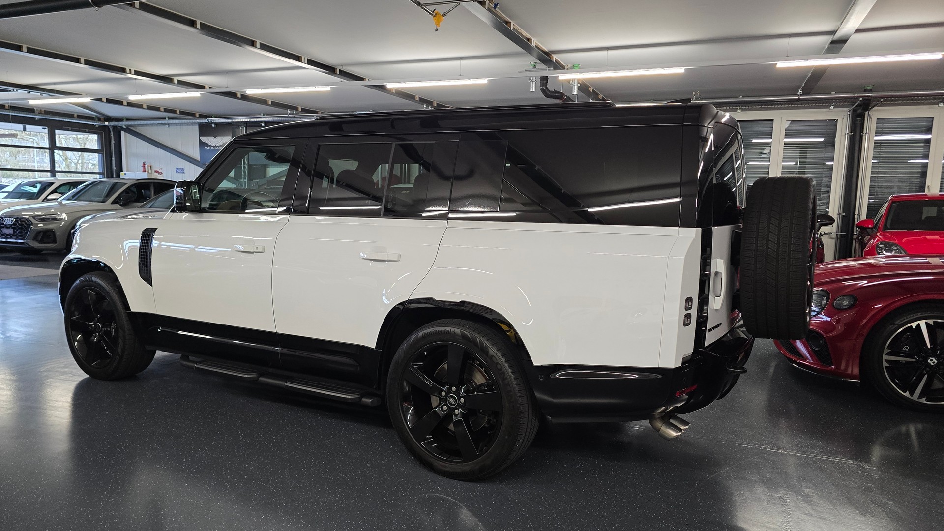 LAND ROVER Defender 130 P500 5.0 V8 AT8-image-7