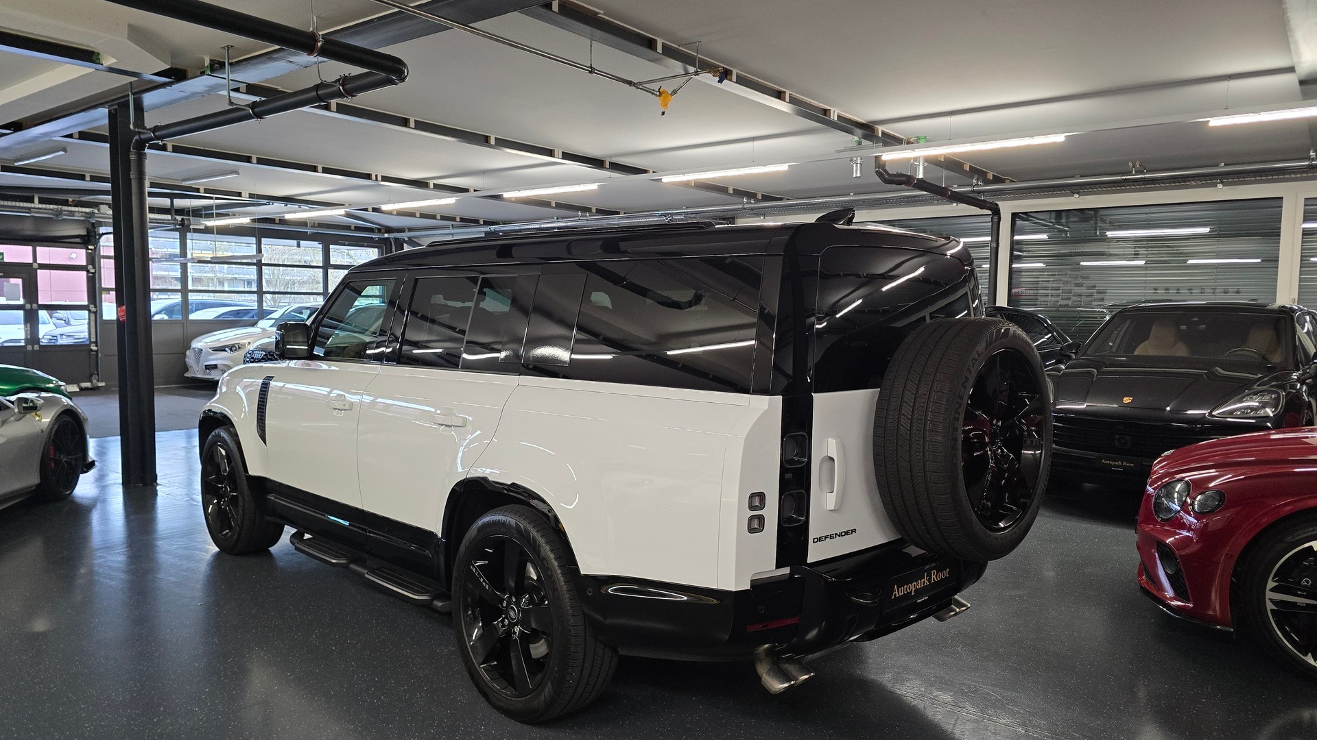 LAND ROVER Defender 130 P500 5.0 V8 AT8-image-6