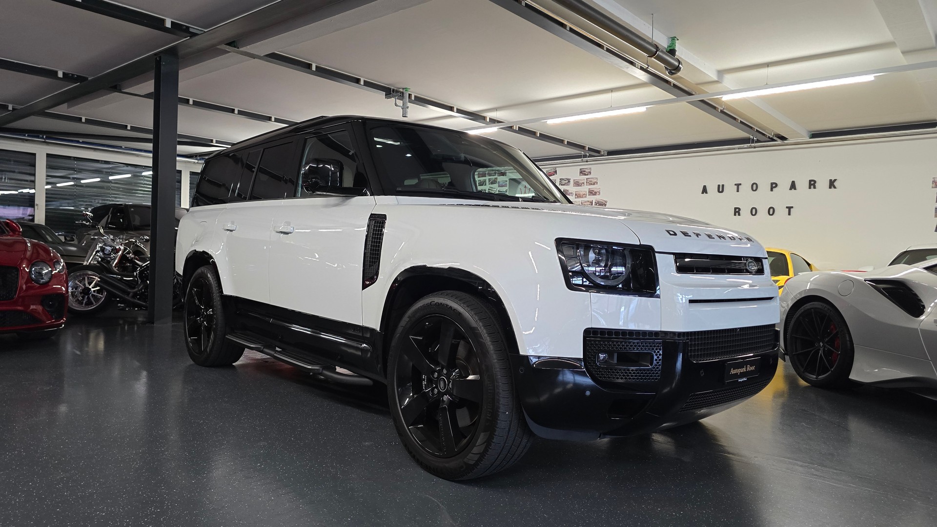 LAND ROVER Defender 130 P500 5.0 V8 AT8-image-22