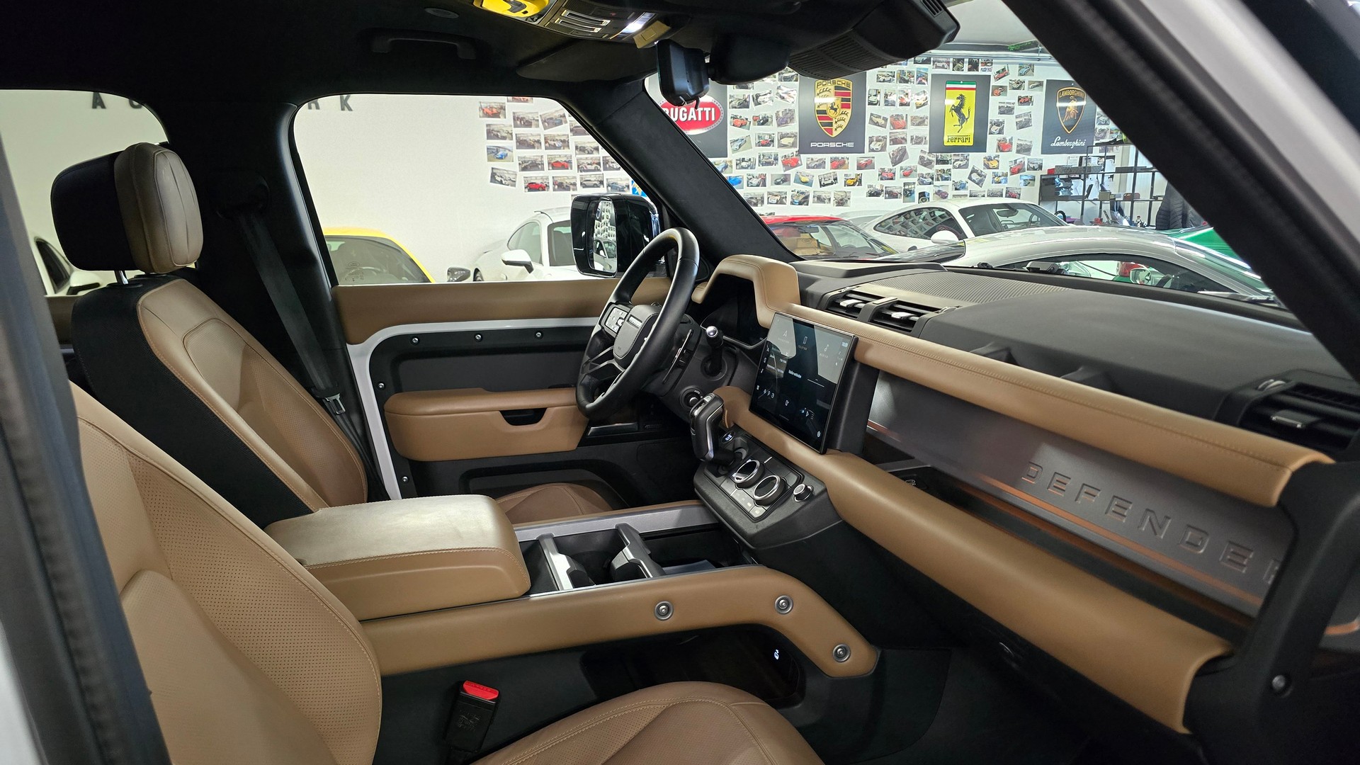 LAND ROVER Defender 130 P500 5.0 V8 AT8-image-19