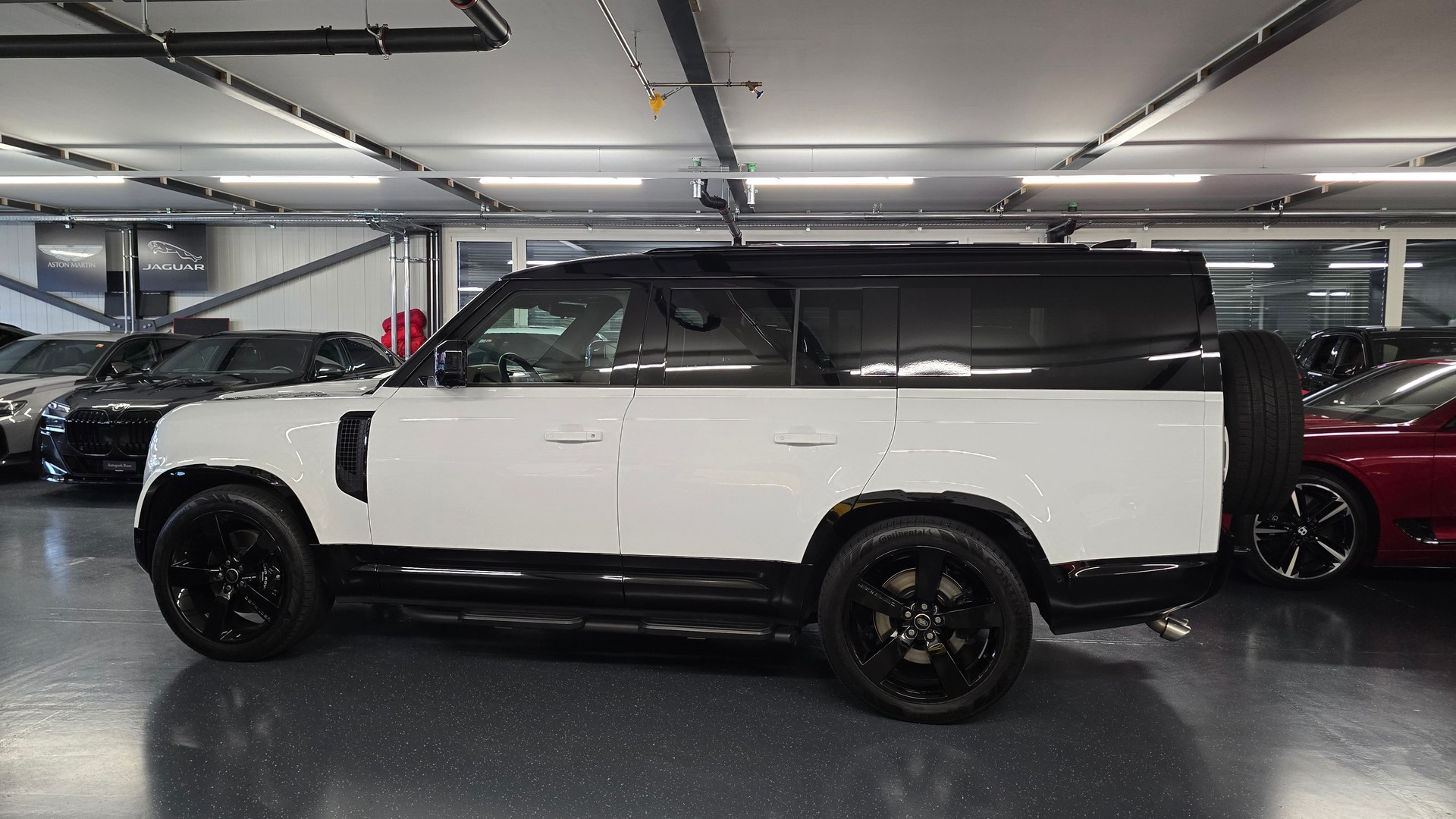 LAND ROVER Defender 130 P500 5.0 V8 AT8-image-8