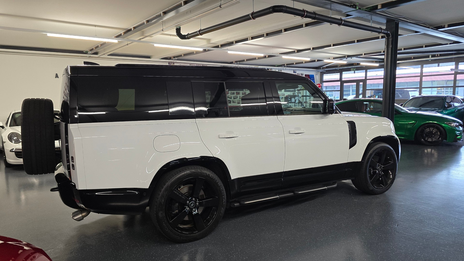 LAND ROVER Defender 130 P500 5.0 V8 AT8-image-4