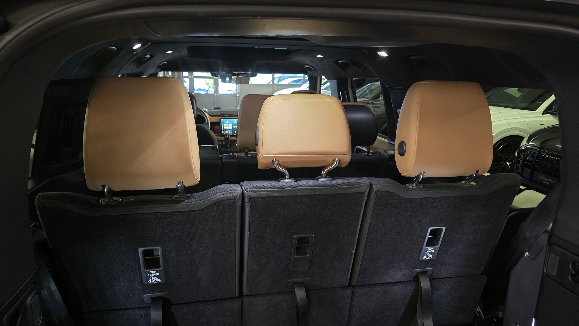 LAND ROVER Defender 130 P500 5.0 V8 AT8-image-16